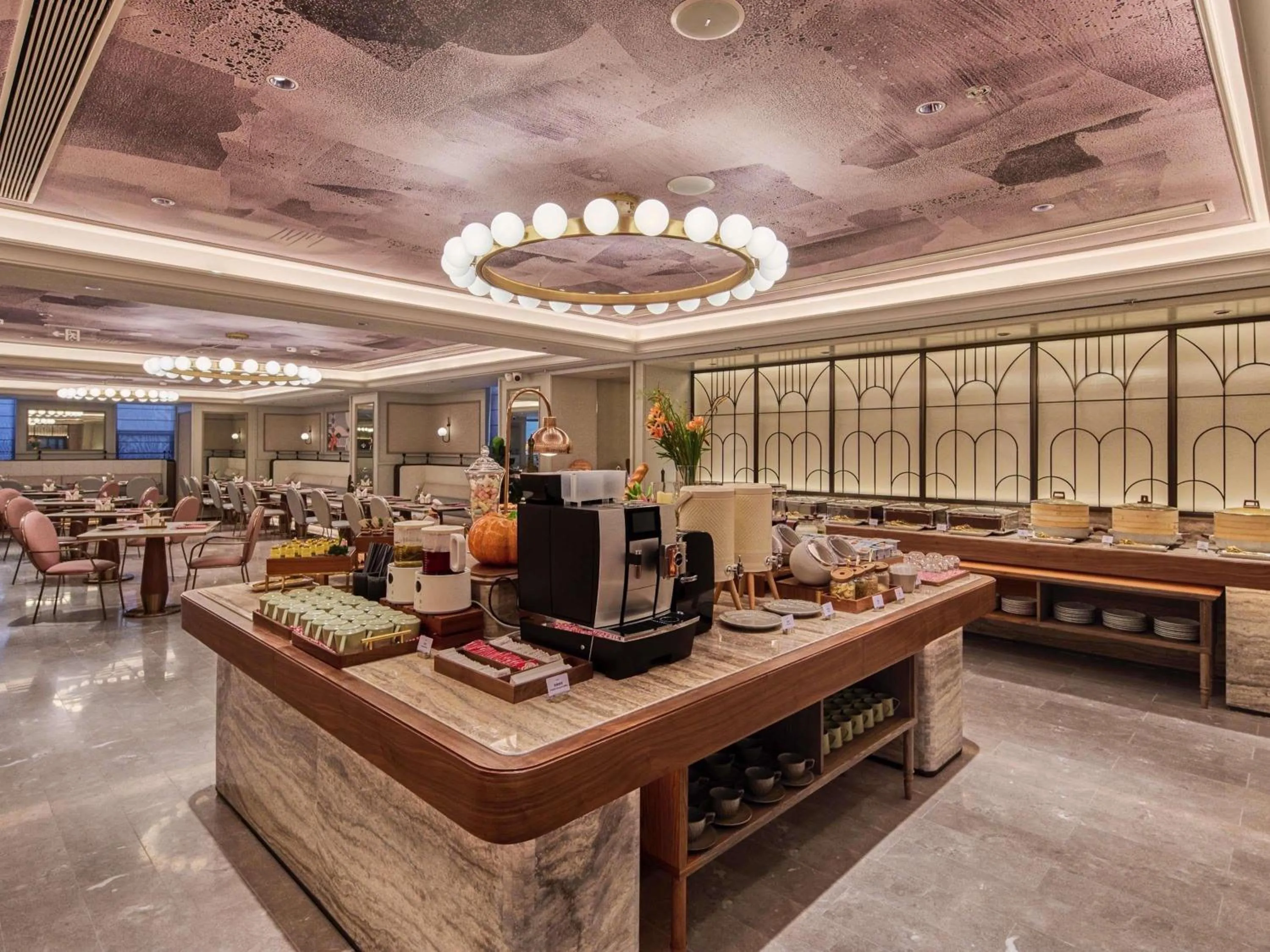 Restaurant/places to eat in Mercure Hangzhou West Lake Fengqi Road