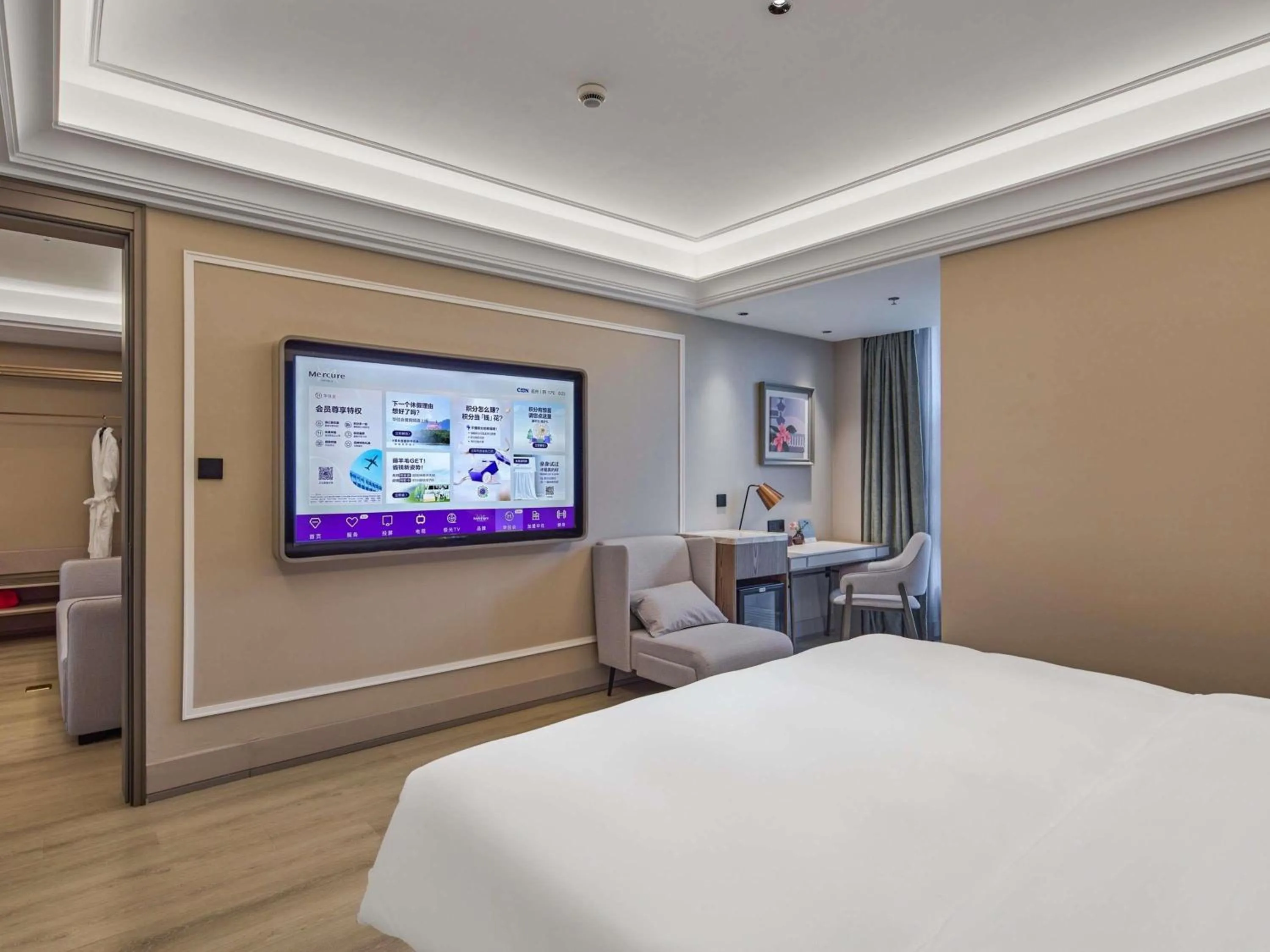 Photo of the whole room, Bed in Mercure Hangzhou West Lake Fengqi Road