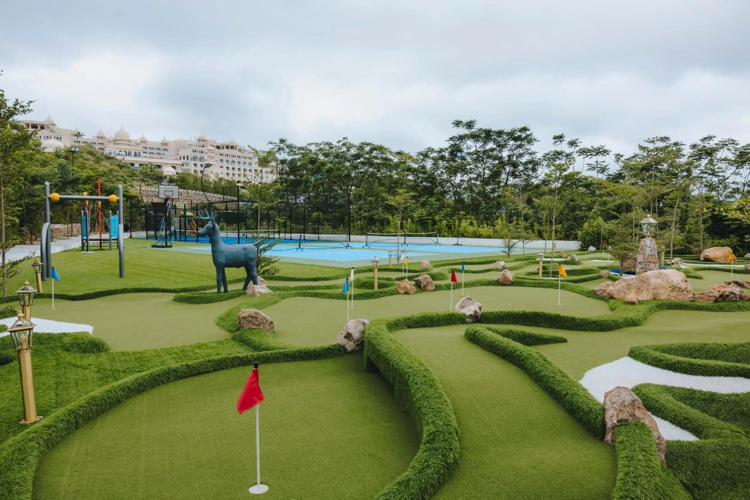 Golfcourse in Fairmont Udaipur Palace