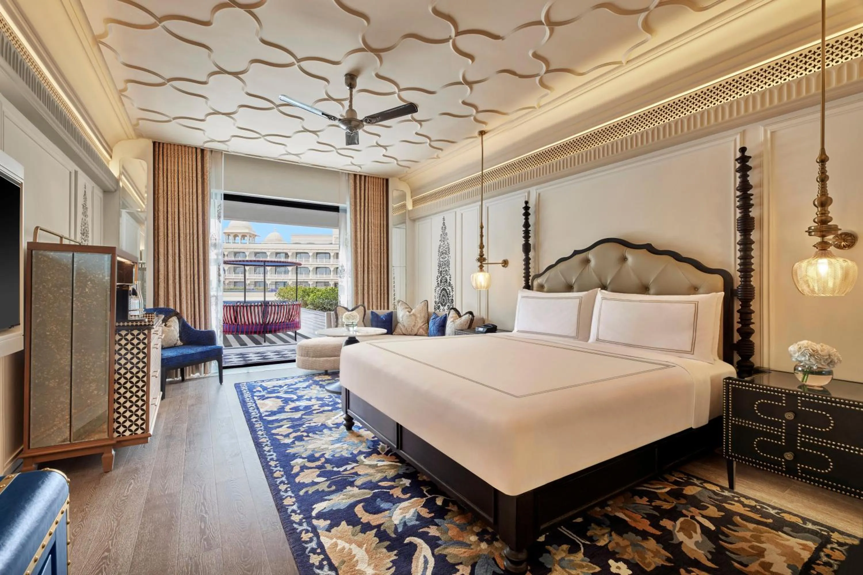 Bed in Fairmont Udaipur Palace