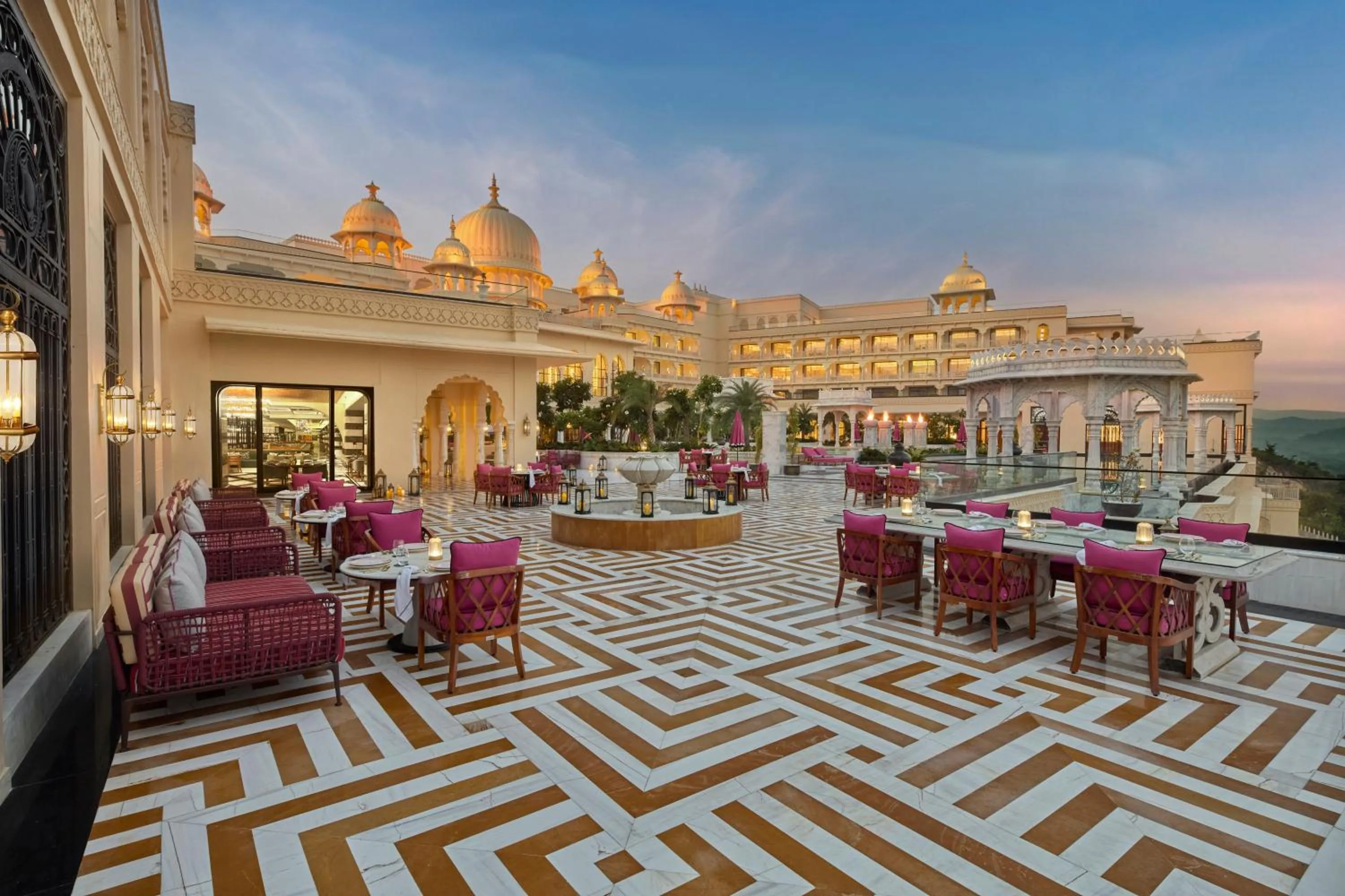 Restaurant/places to eat in Fairmont Udaipur Palace