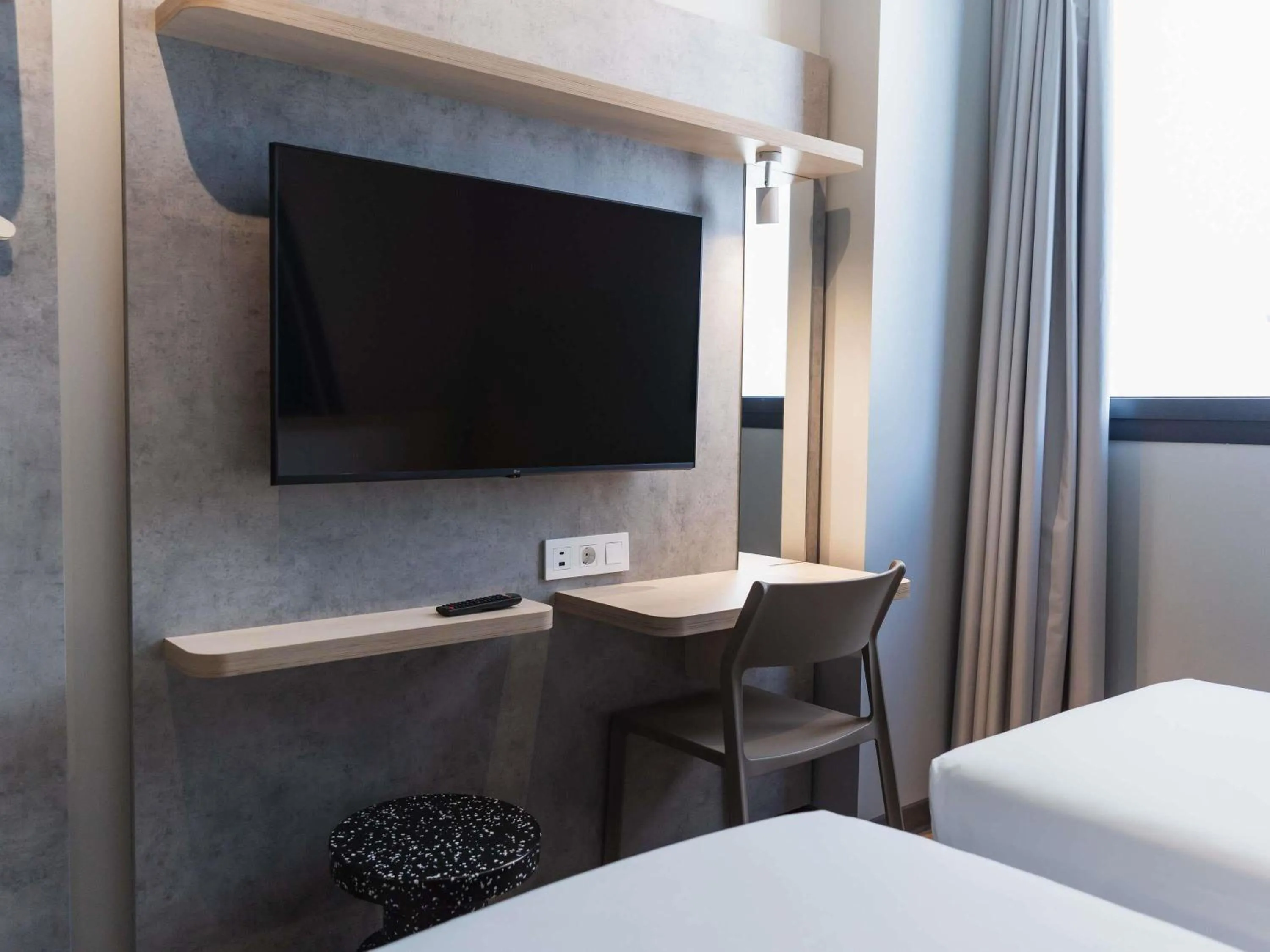 Bedroom, Bed in ibis budget Madrid Albasanz