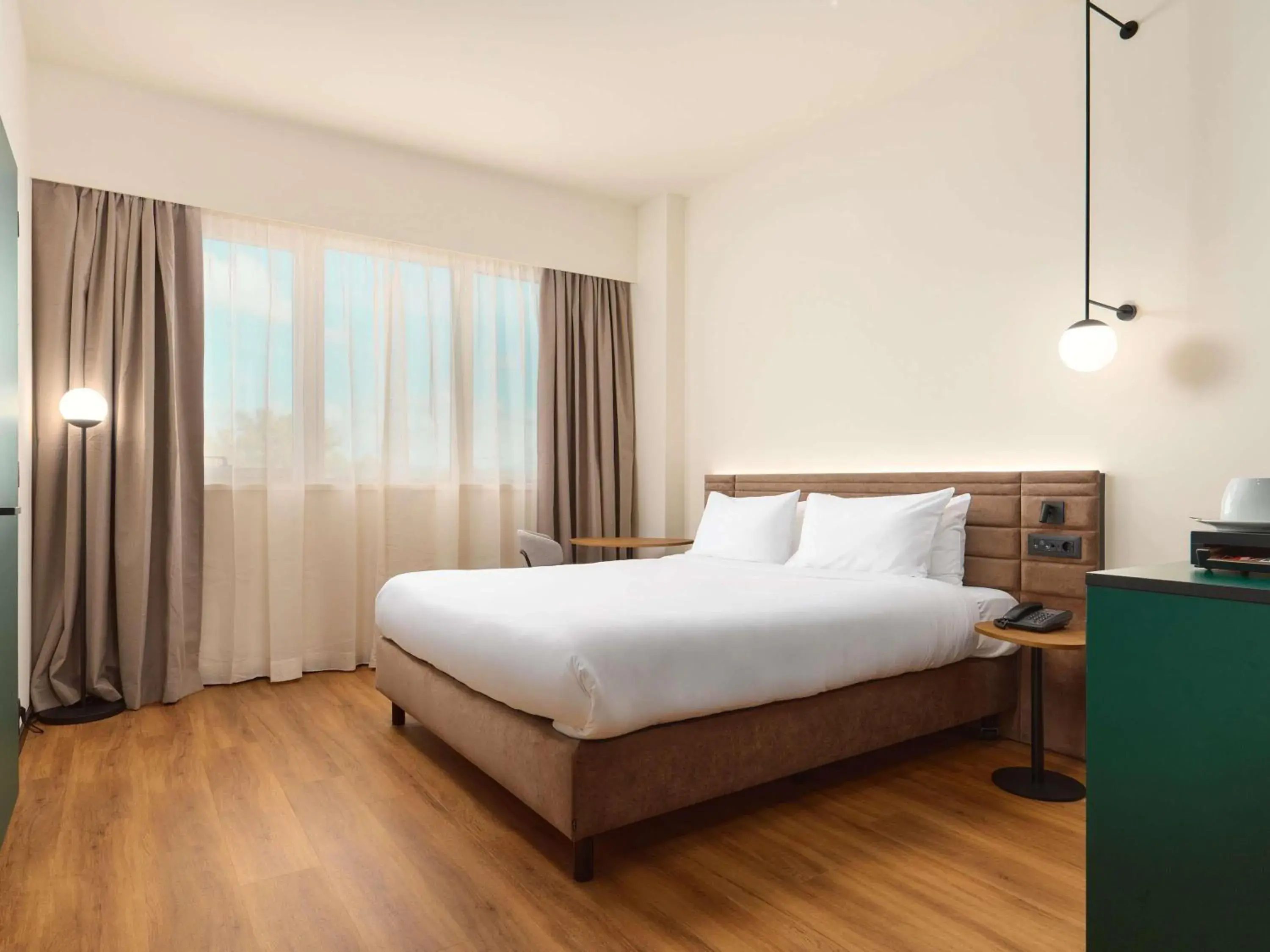 Standard King Room - Mobility Accessible in Novotel Zagreb Standard King Room - Mobility Accessible in Novotel Zagreb