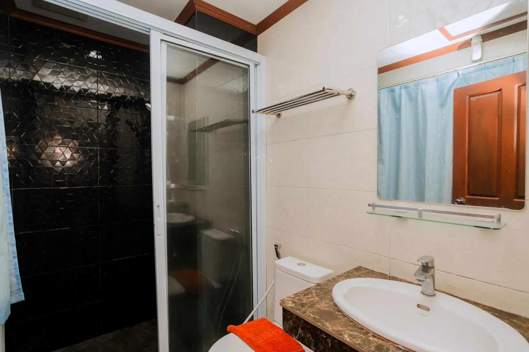 Bathroom in Vilayvong Hotel