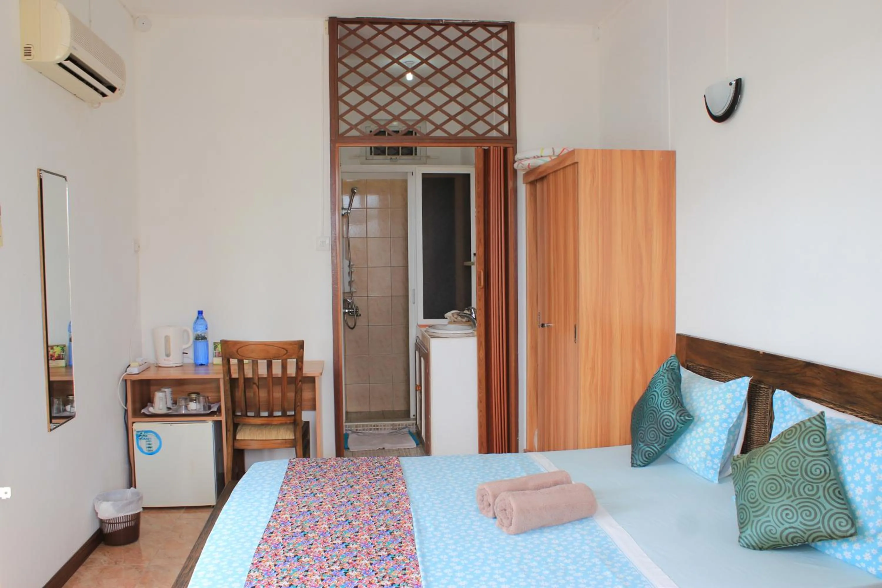 Bathroom, Bed in LeBovallon B&B