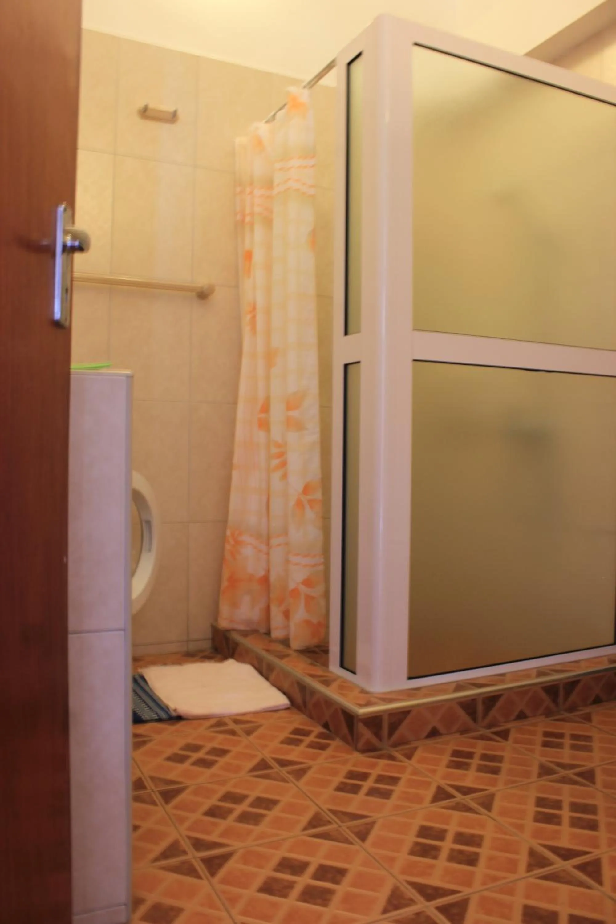 Shower in LeBovallon B&B