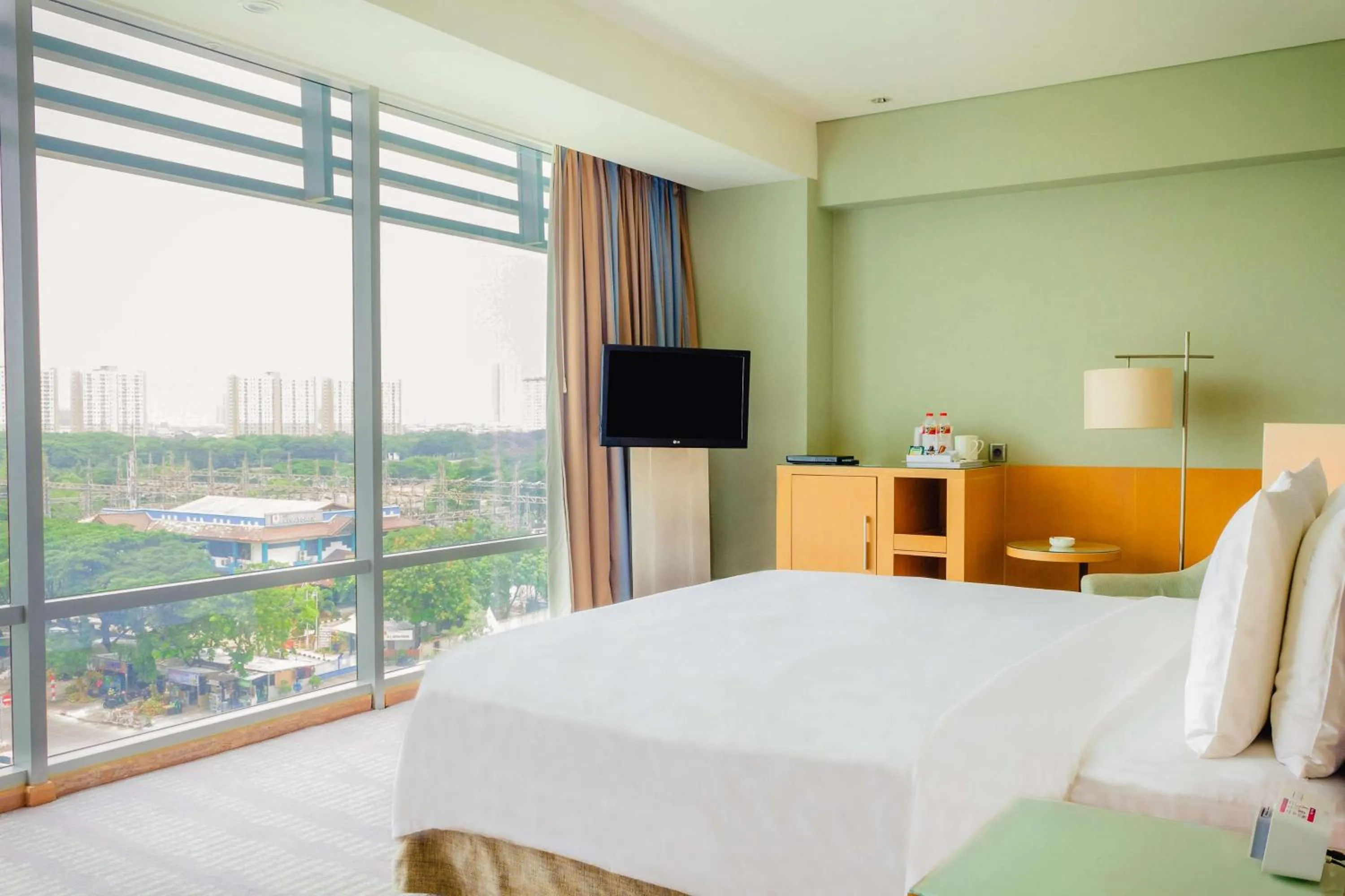 Bed in DoubleTree by Hilton Jakarta Kemayoran