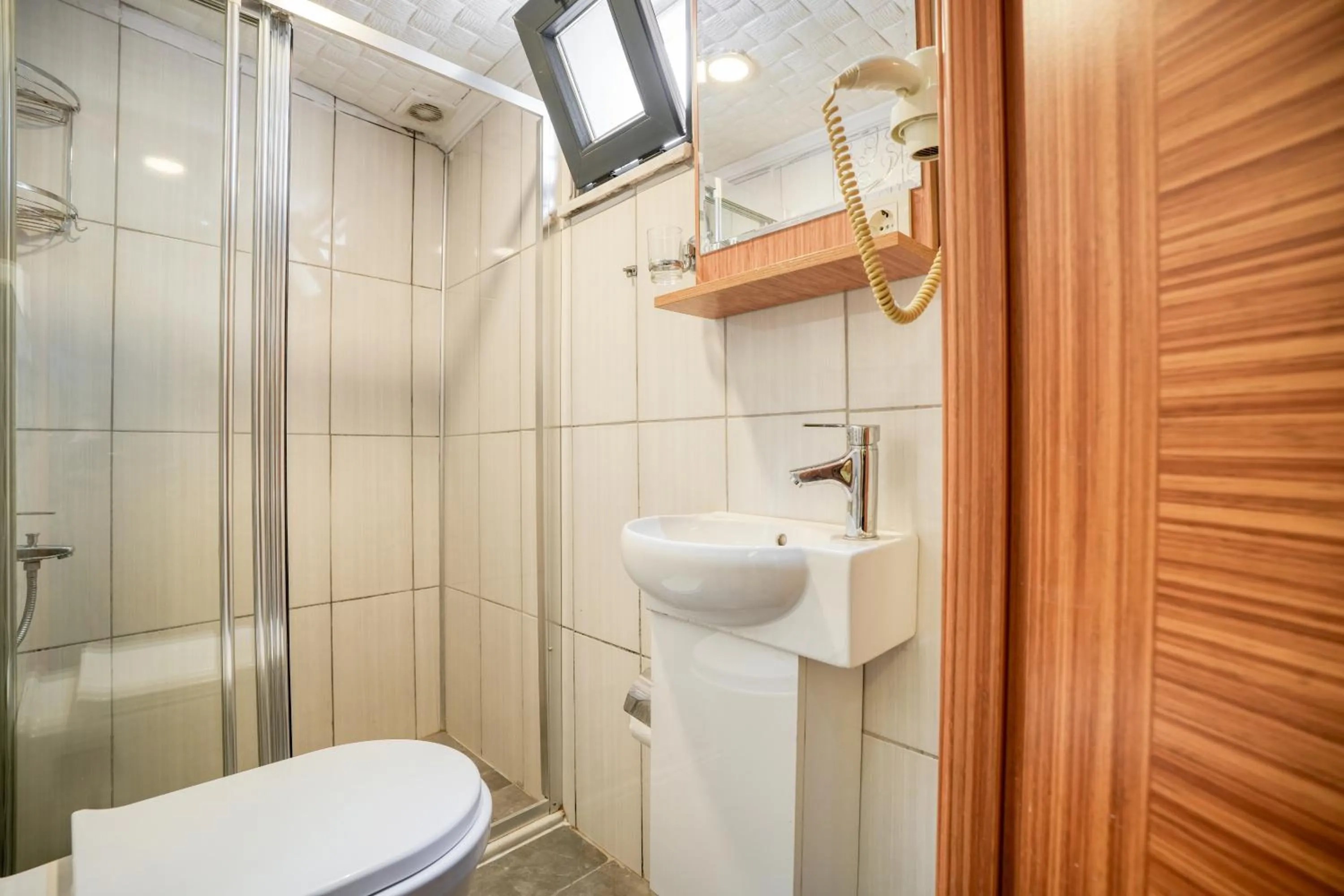 Shower in Viva Butik Sirkeci