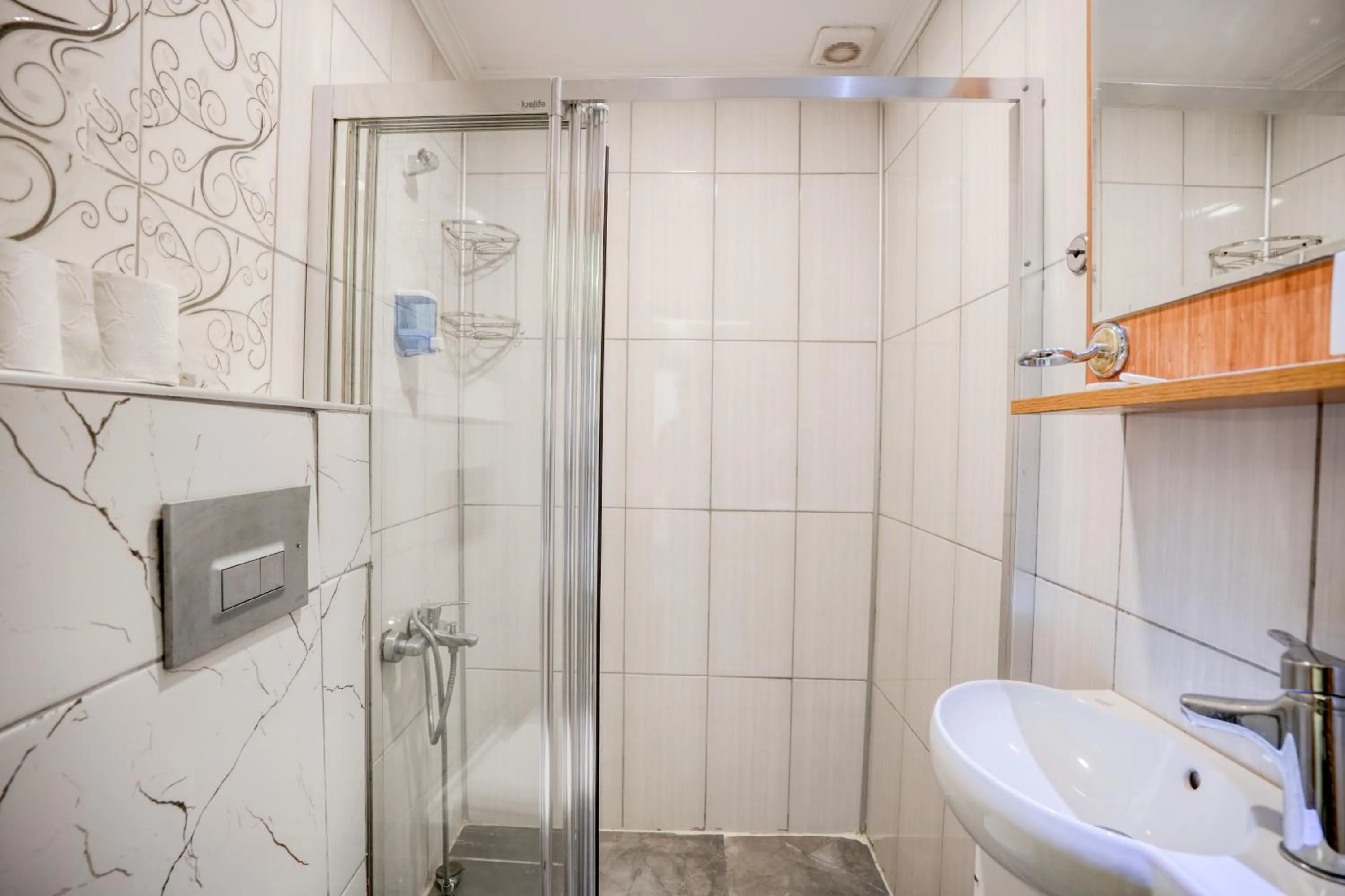 Shower in Viva Butik Sirkeci