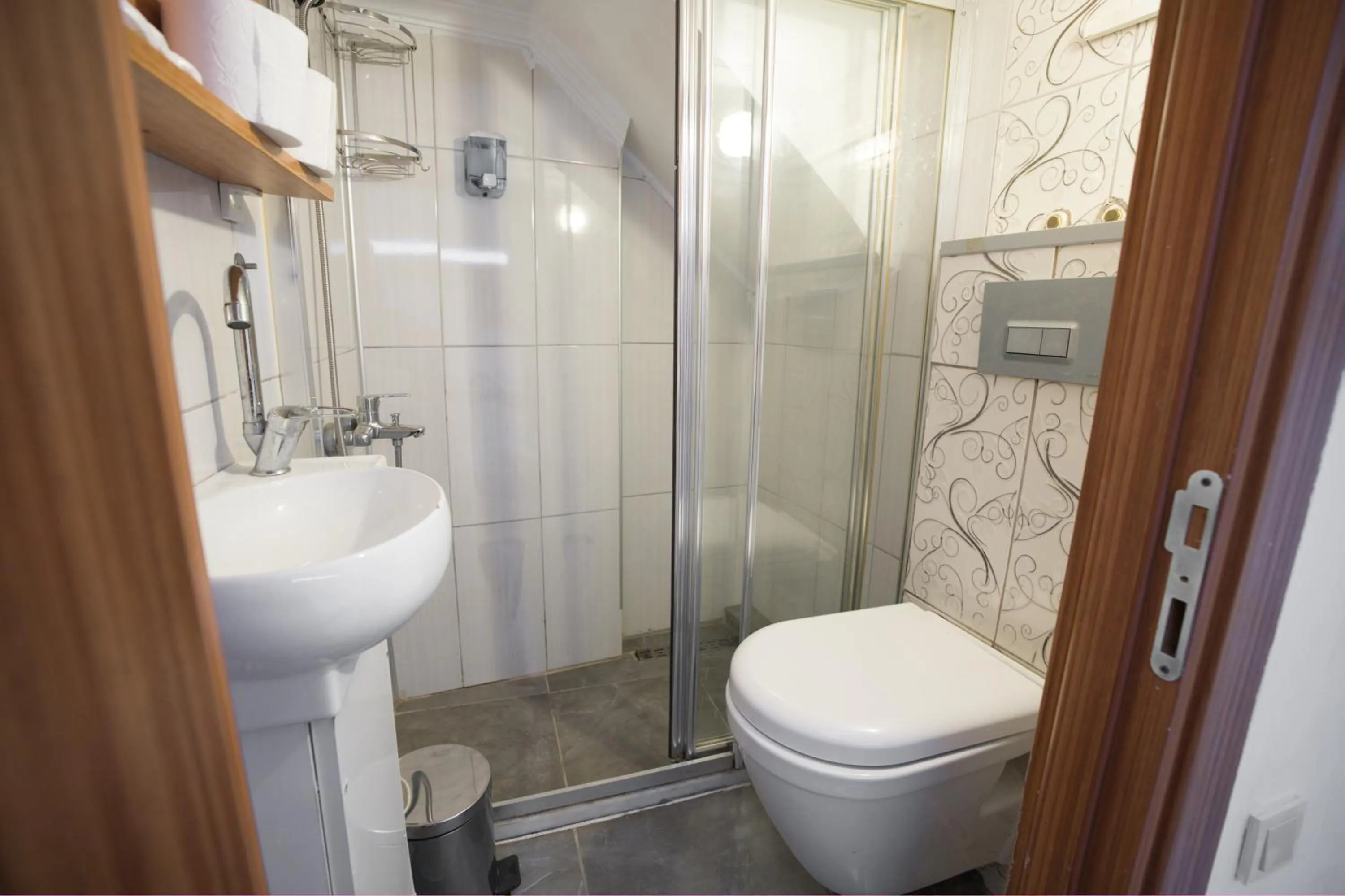 Shower in Viva Butik Sirkeci