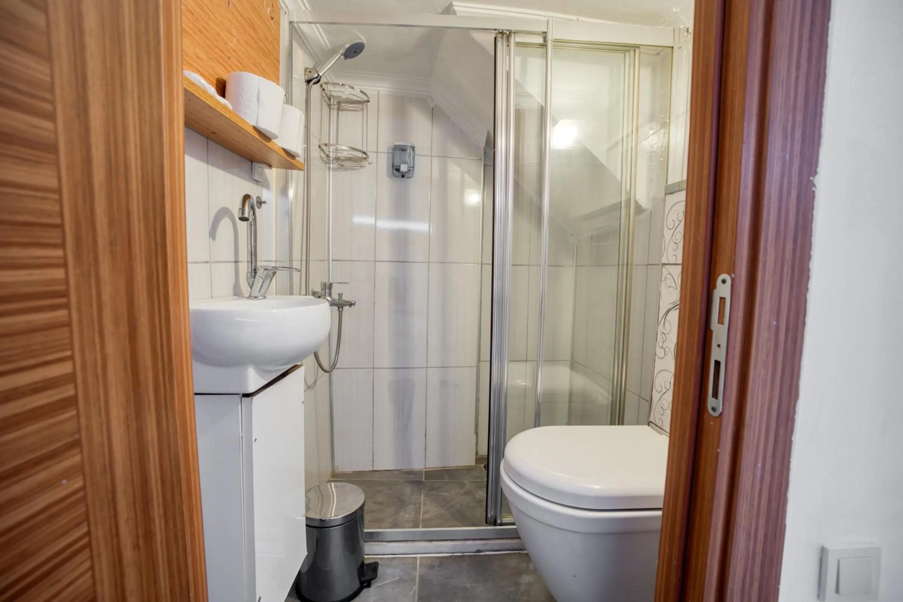 Shower in Viva Butik Sirkeci