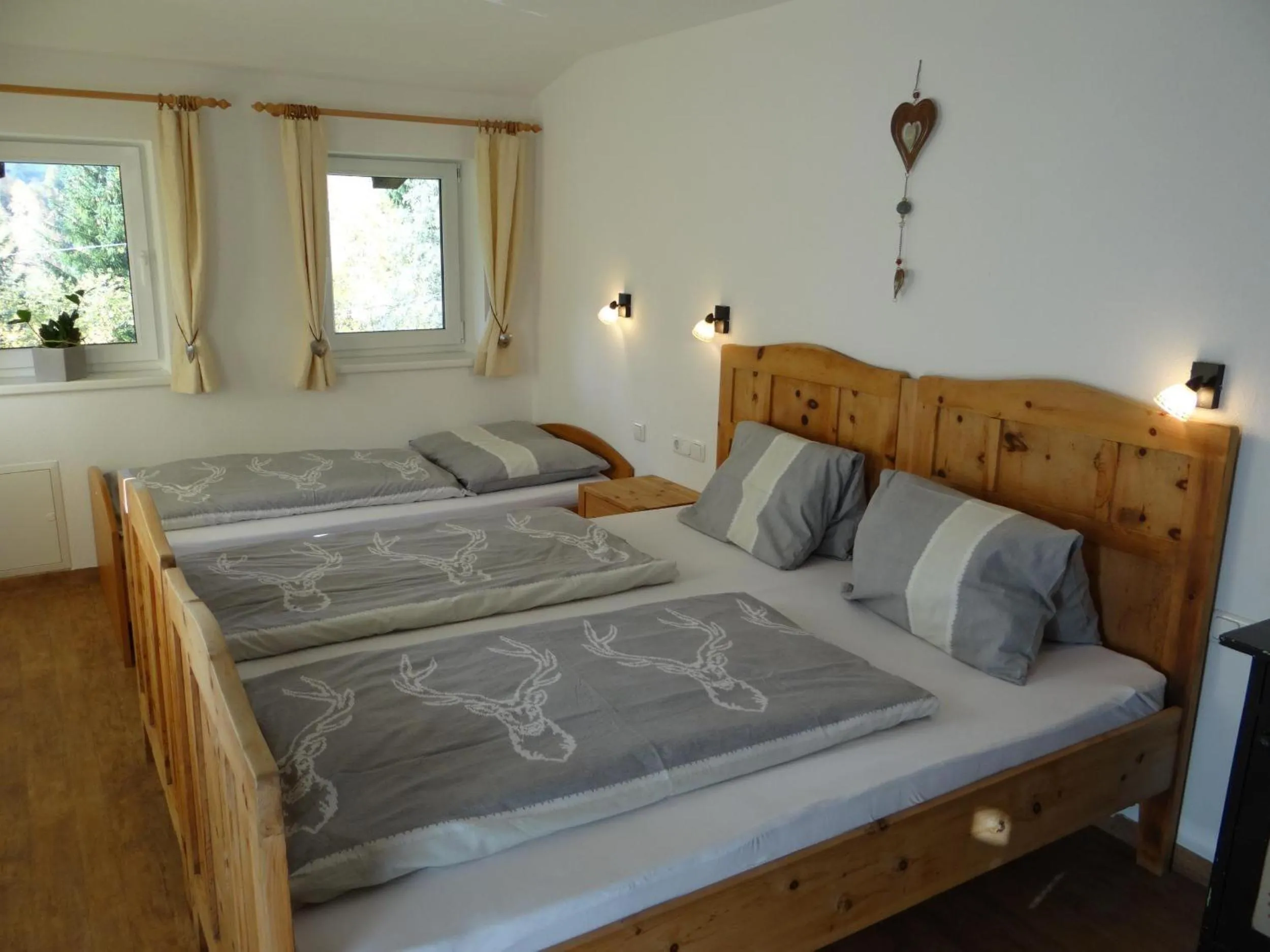 Property building, Bed in Ferienhaus Lemberger