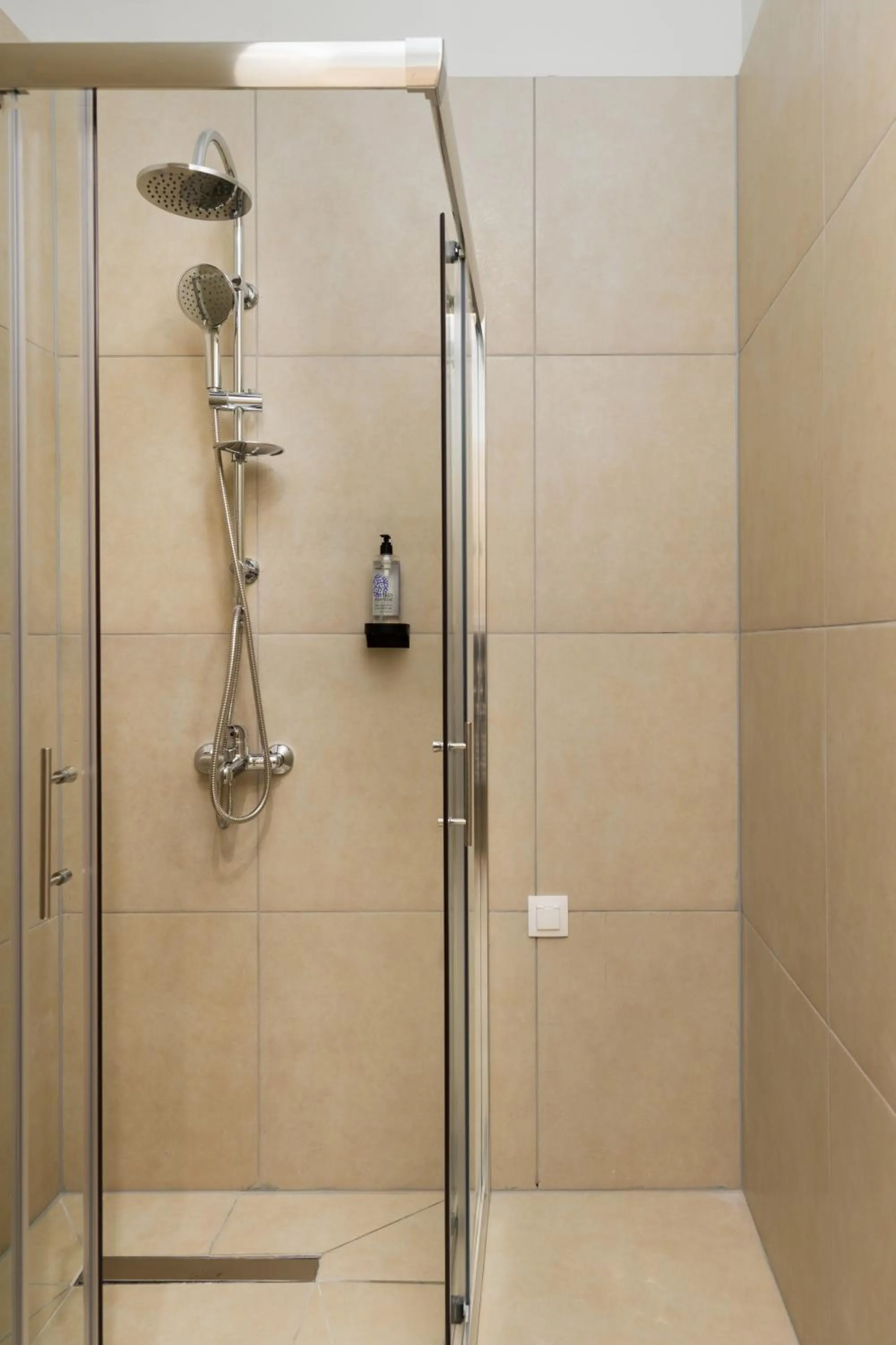 Shower in Celine Volos by halu! Cozy apartments in the center