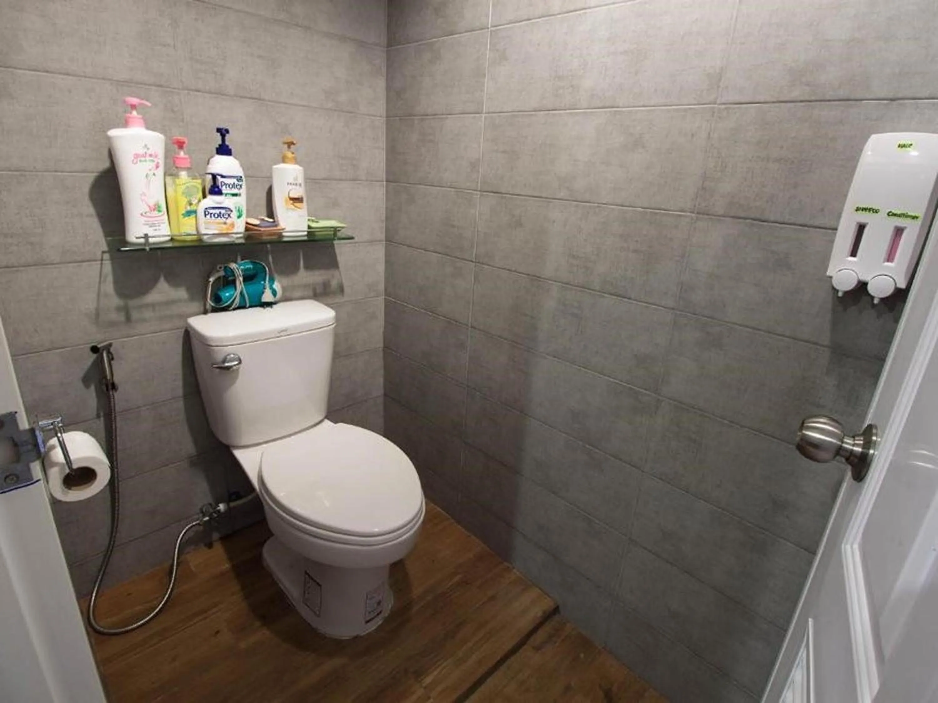 Shower in Ashi Poshtel