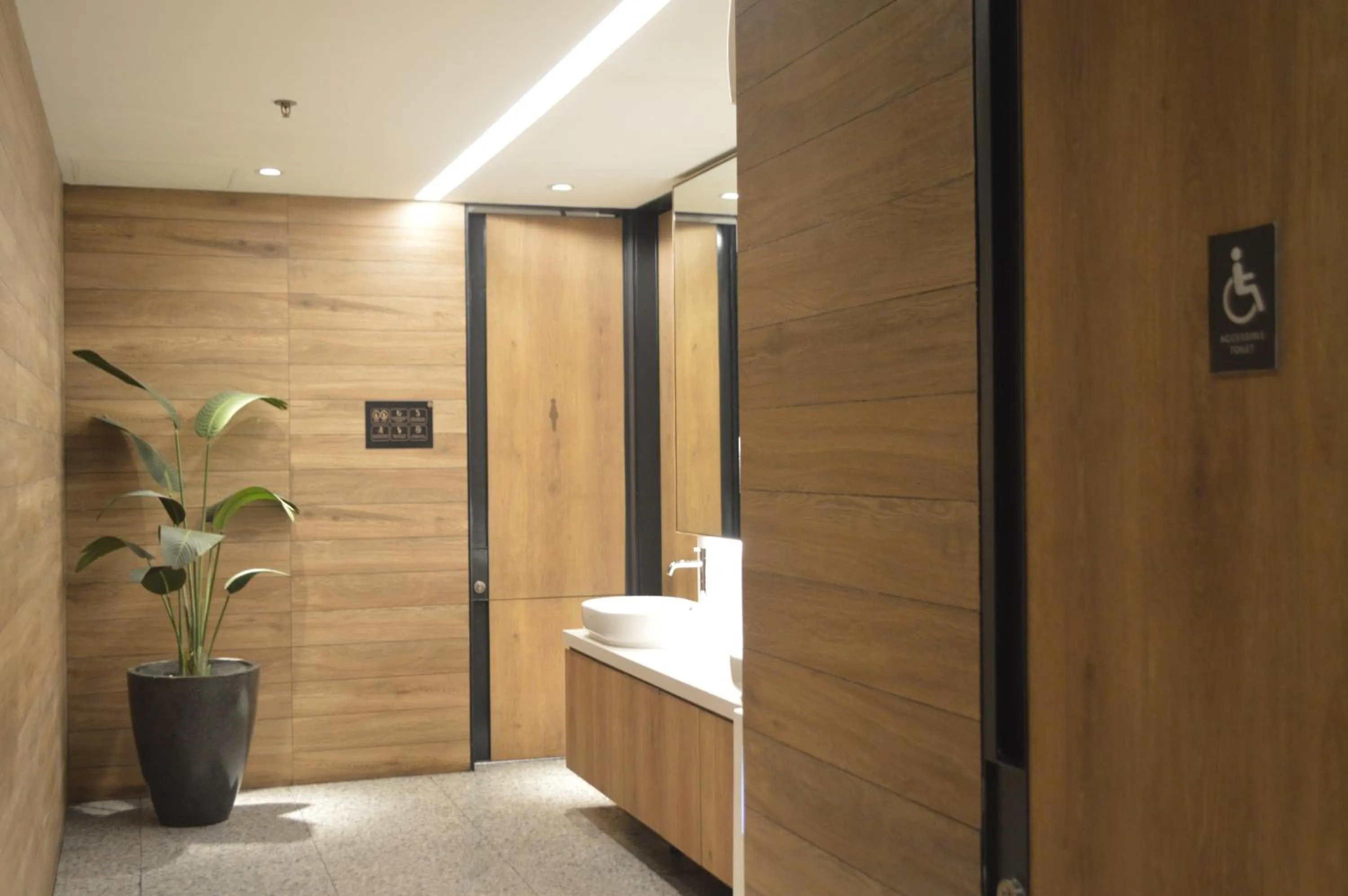 Toilet in AI Hotel Jakarta Thamrin