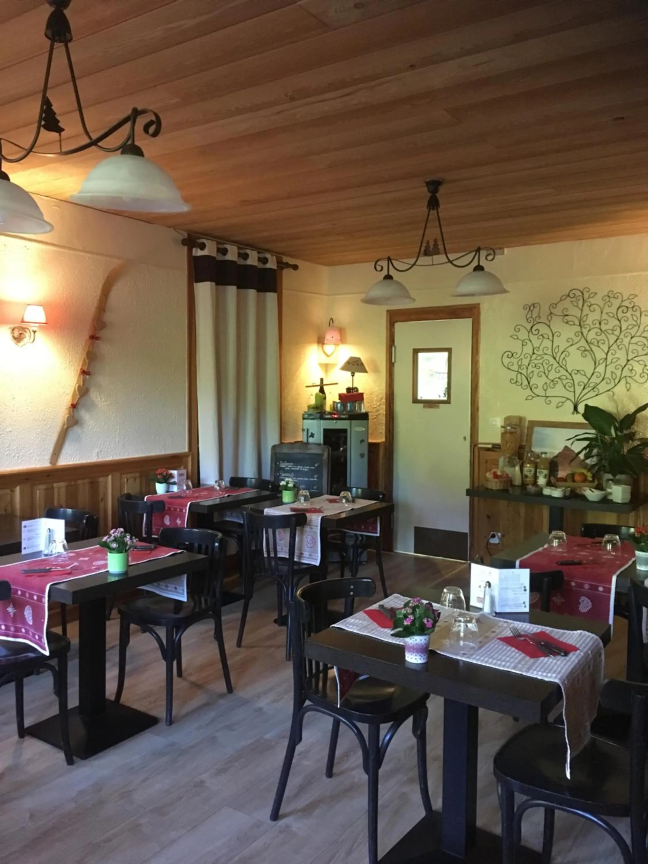 Restaurant/places to eat in Hôtel, Le Refuge Napoléon