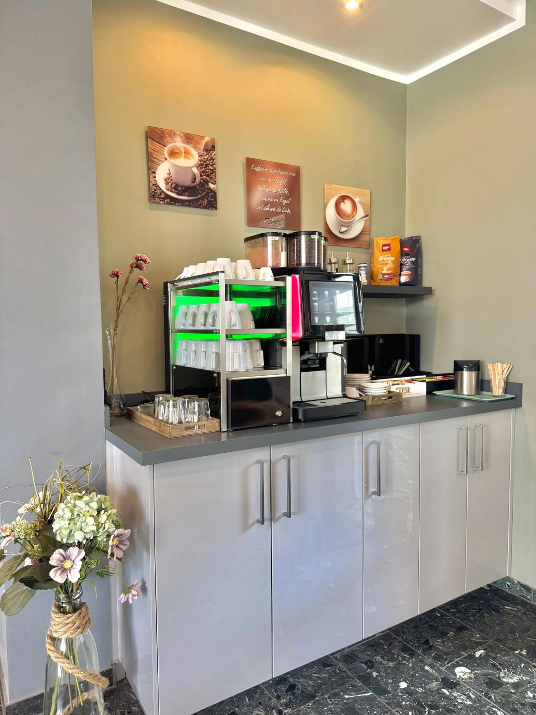 Coffee/tea facilities in AR Boutique Hotel Heusenstamm