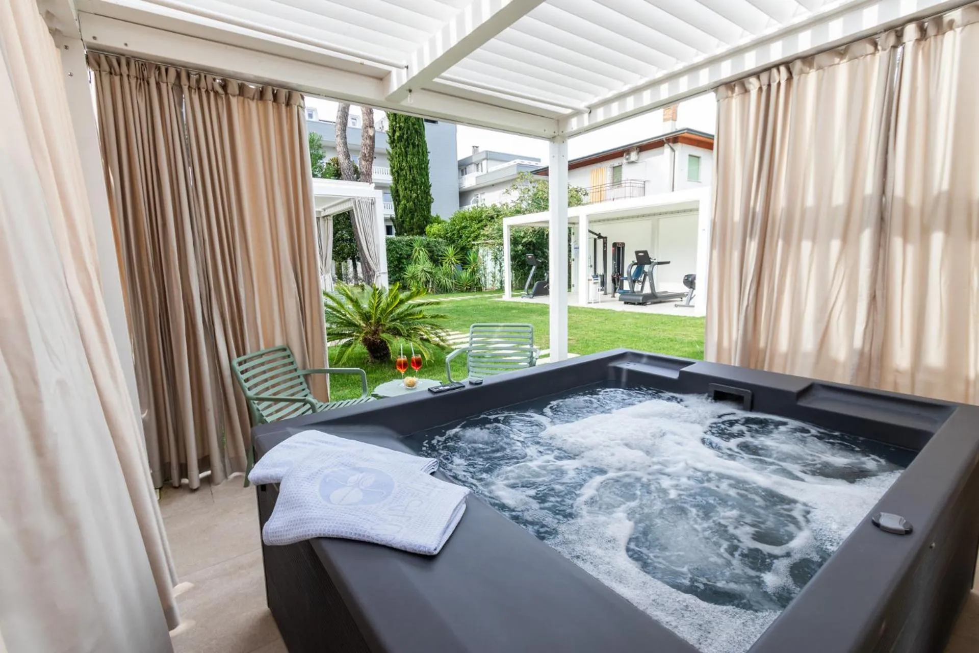 Hot Tub in Hotel Al Cigno