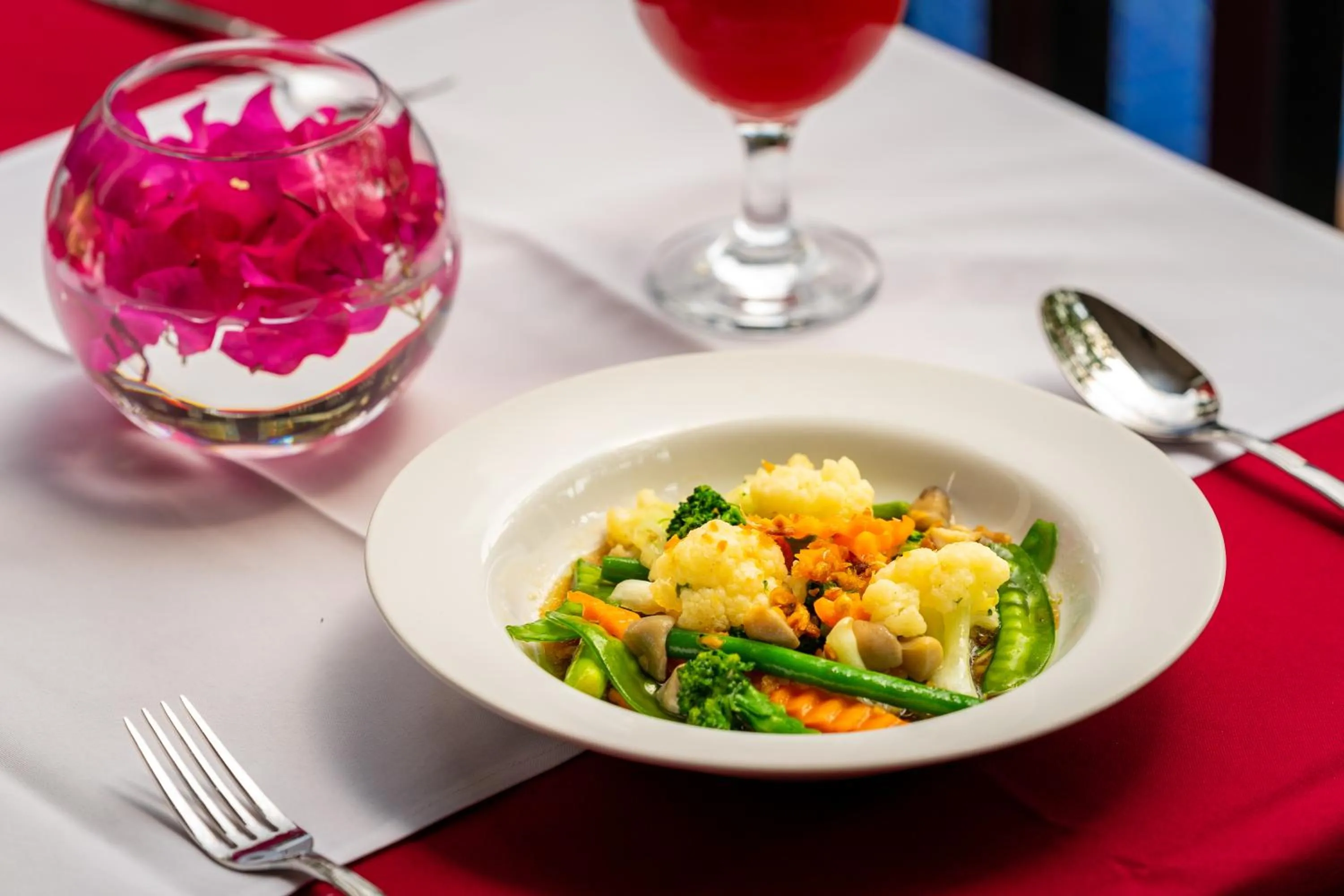 Lunch in Reveal Courtyard in Reveal Angkor