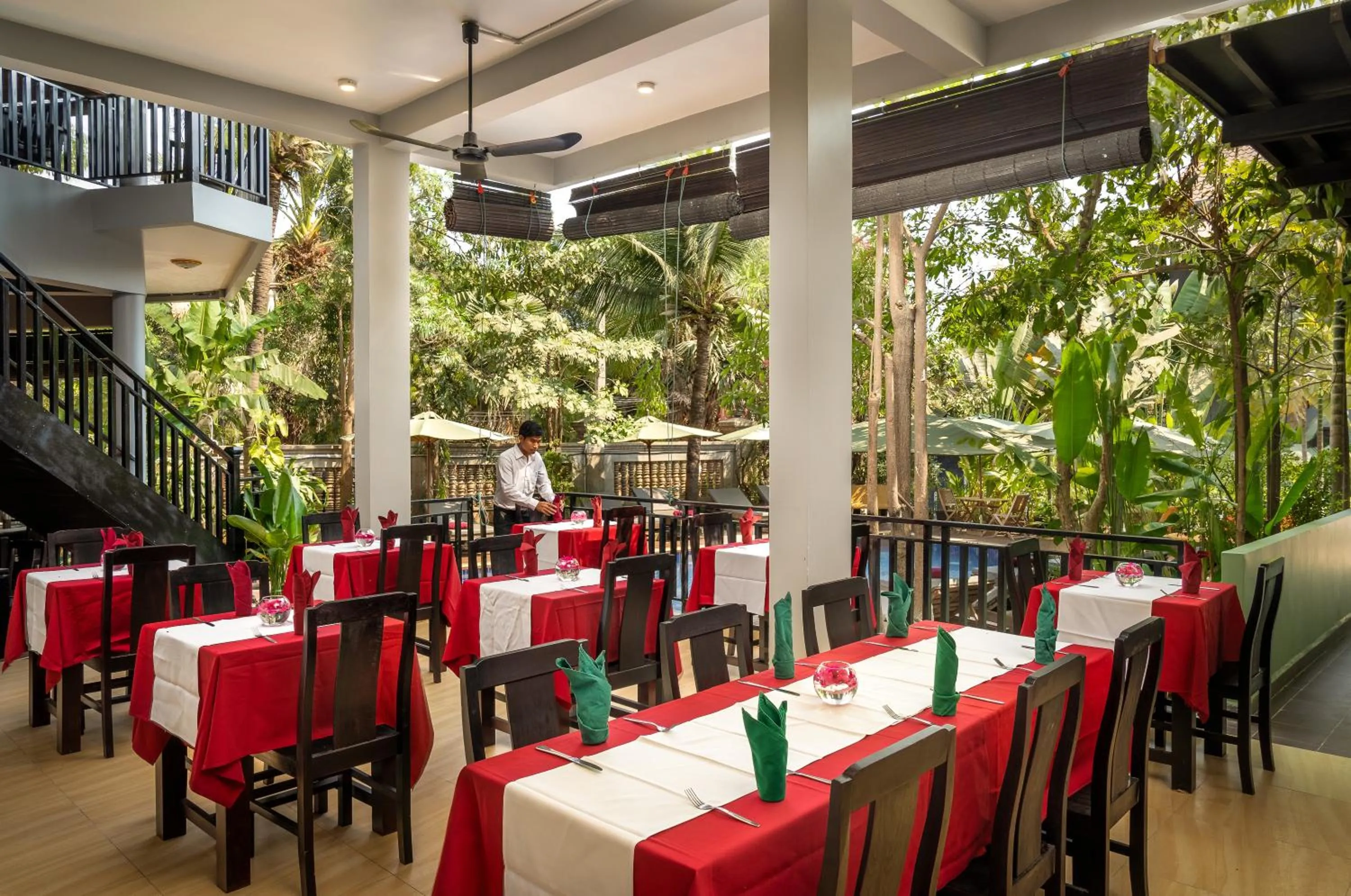 Restaurant/places to eat in Reveal Courtyard in Reveal Angkor