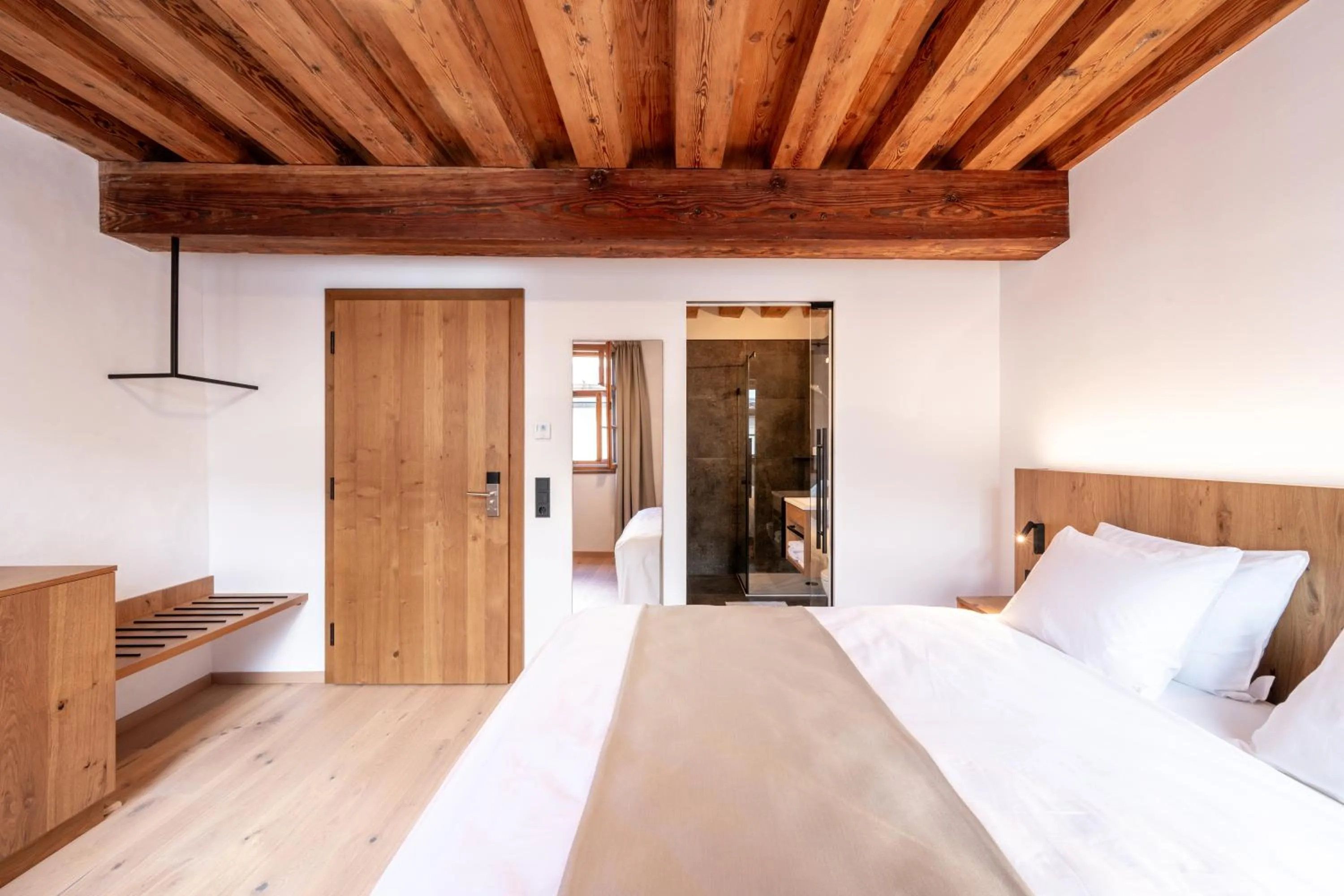 Photo of the whole room, Bed in Hotel Traube Rattenberg