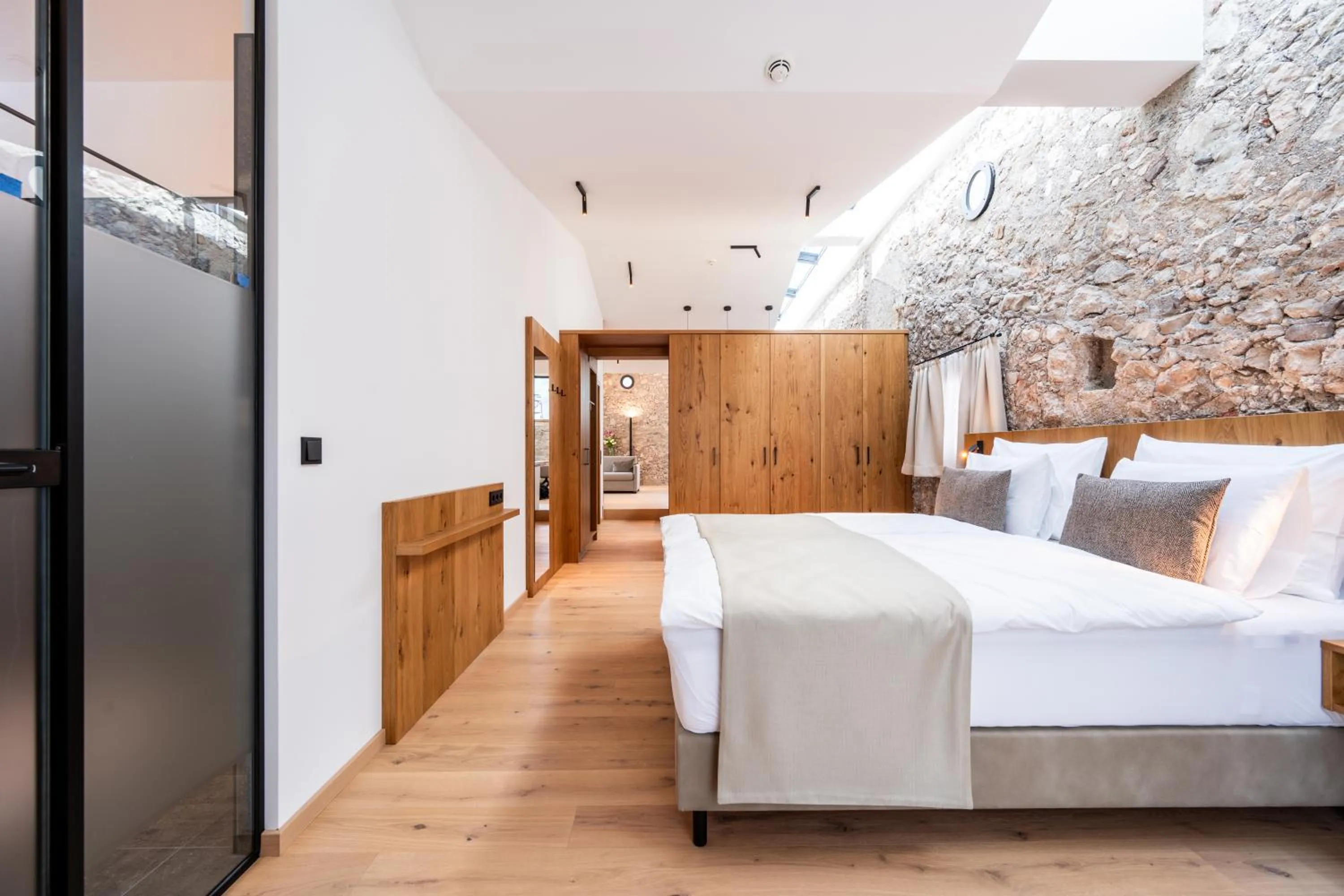 Bedroom, Bed in Hotel Traube Rattenberg