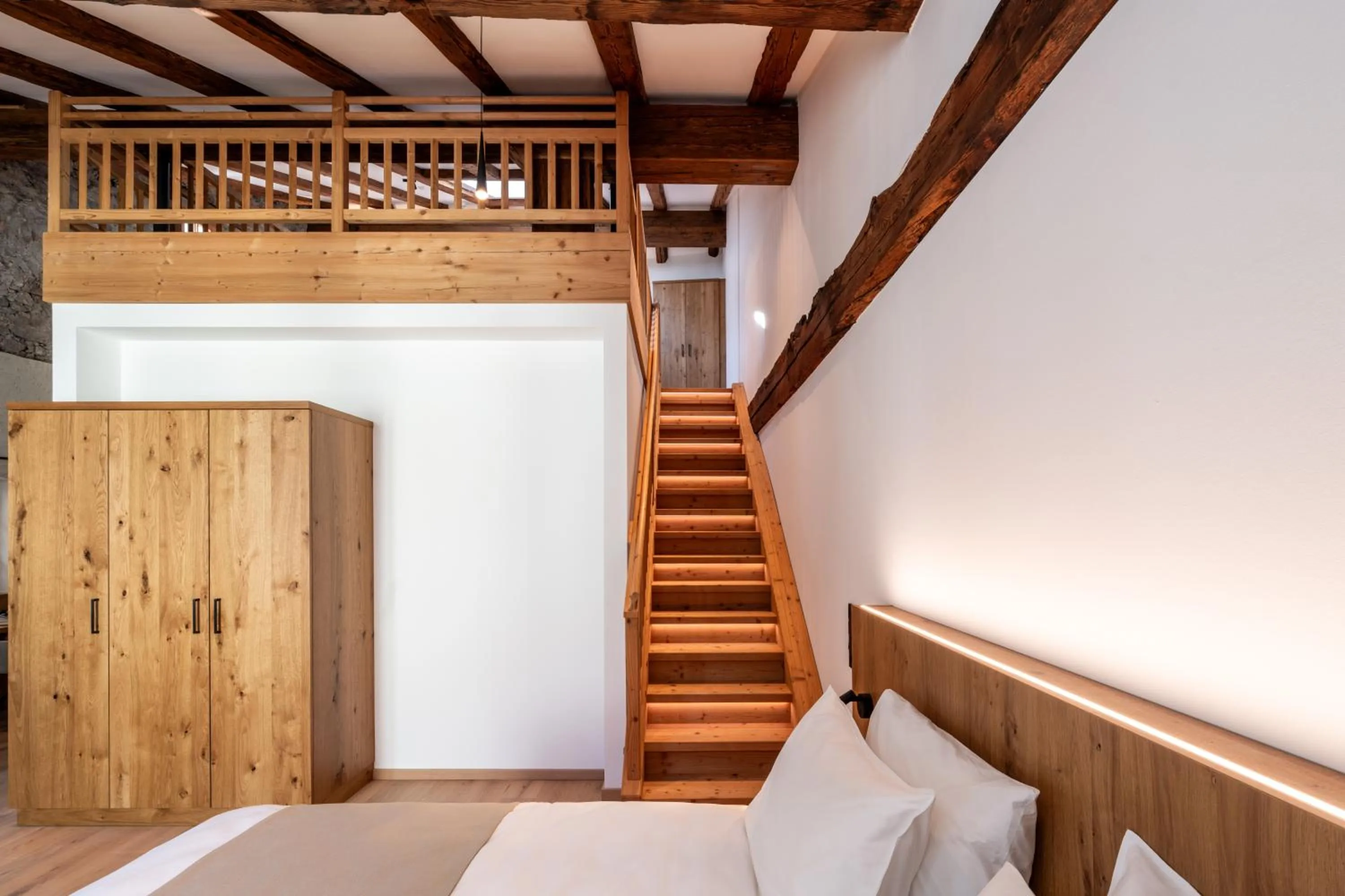 Photo of the whole room, Bed in Hotel Traube Rattenberg