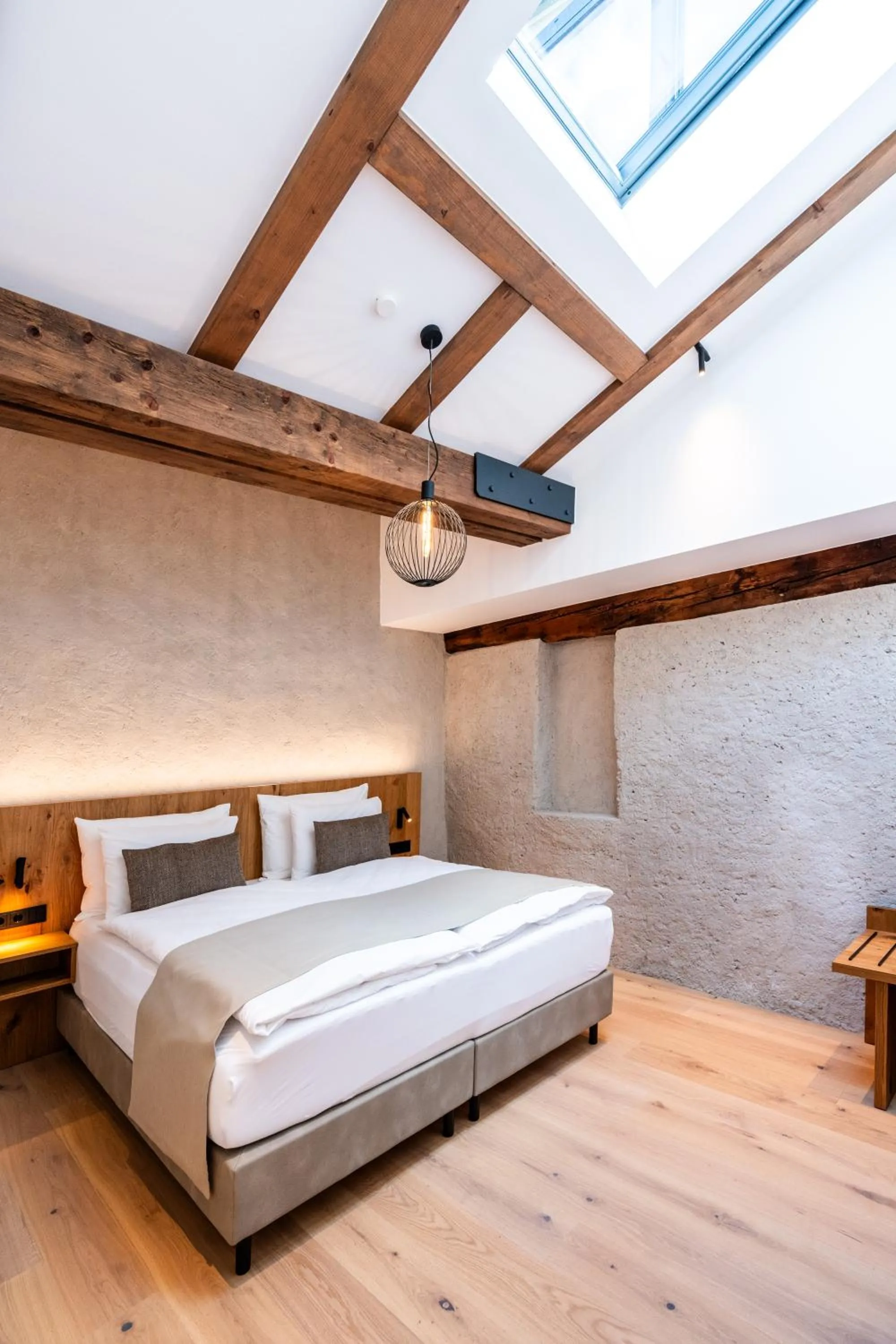 Bedroom, Bed in Hotel Traube Rattenberg