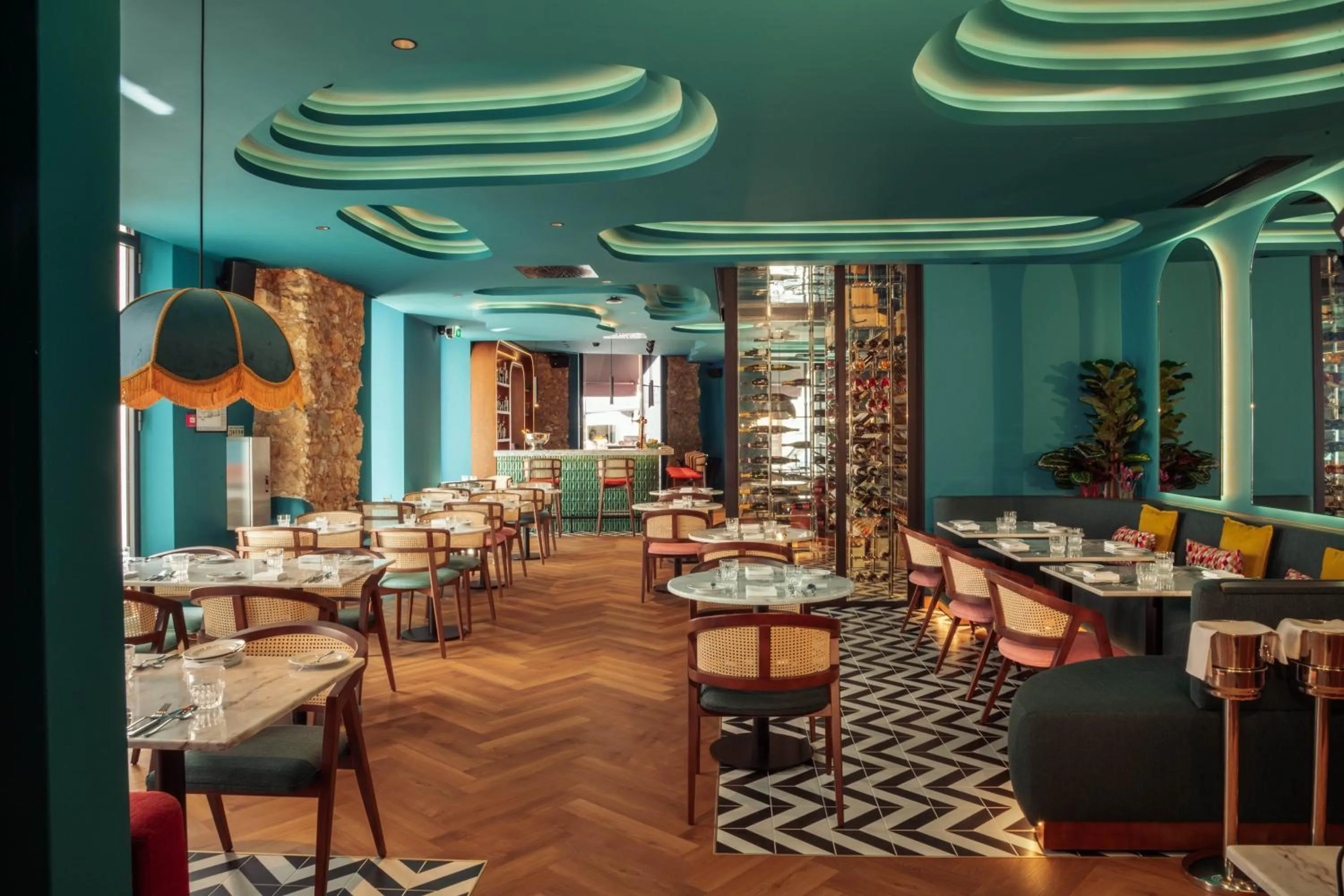 Restaurant/places to eat in The MN56 Hotel