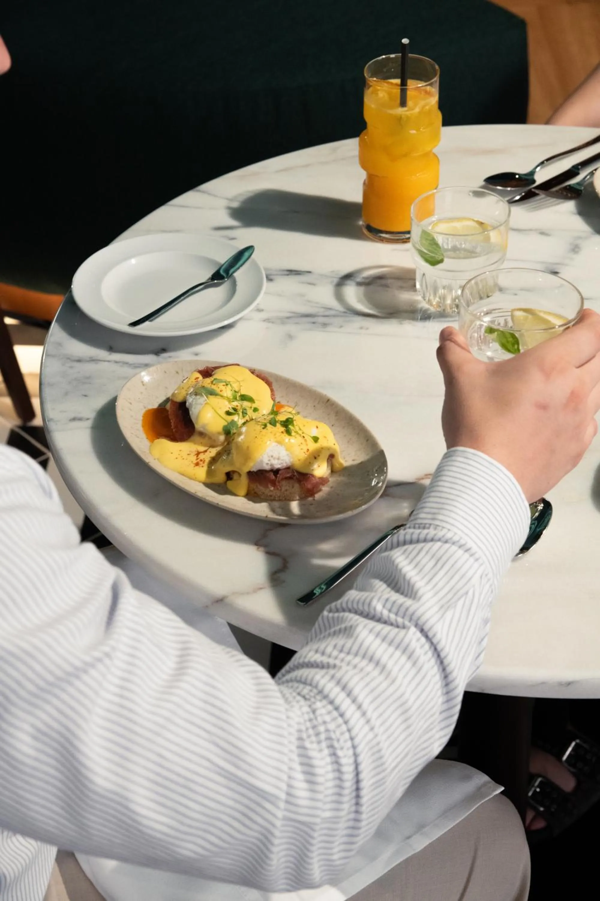 Restaurant/places to eat in The MN56 Hotel