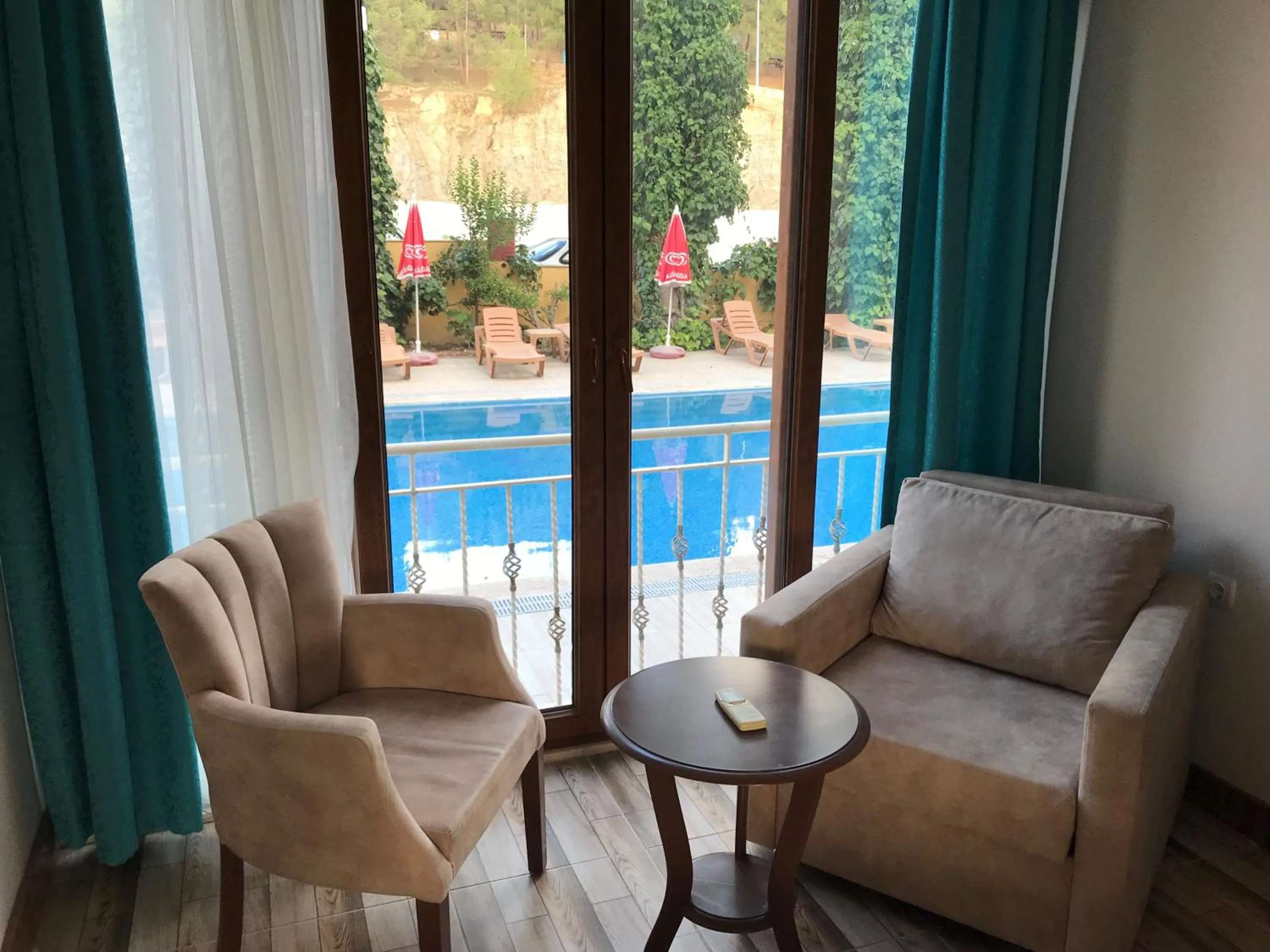 Seating area in Oskar Hotel