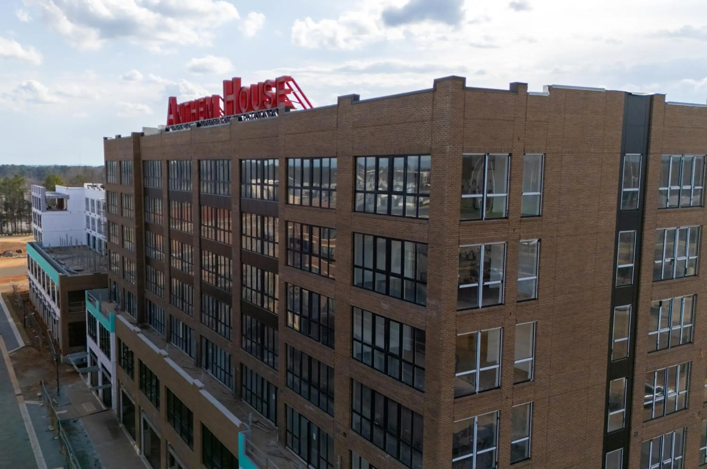 Property building in Anthem House Huntsville MidCity, powered by Placemakr Property building in Anthem House Huntsville MidCity, powered by Placemakr