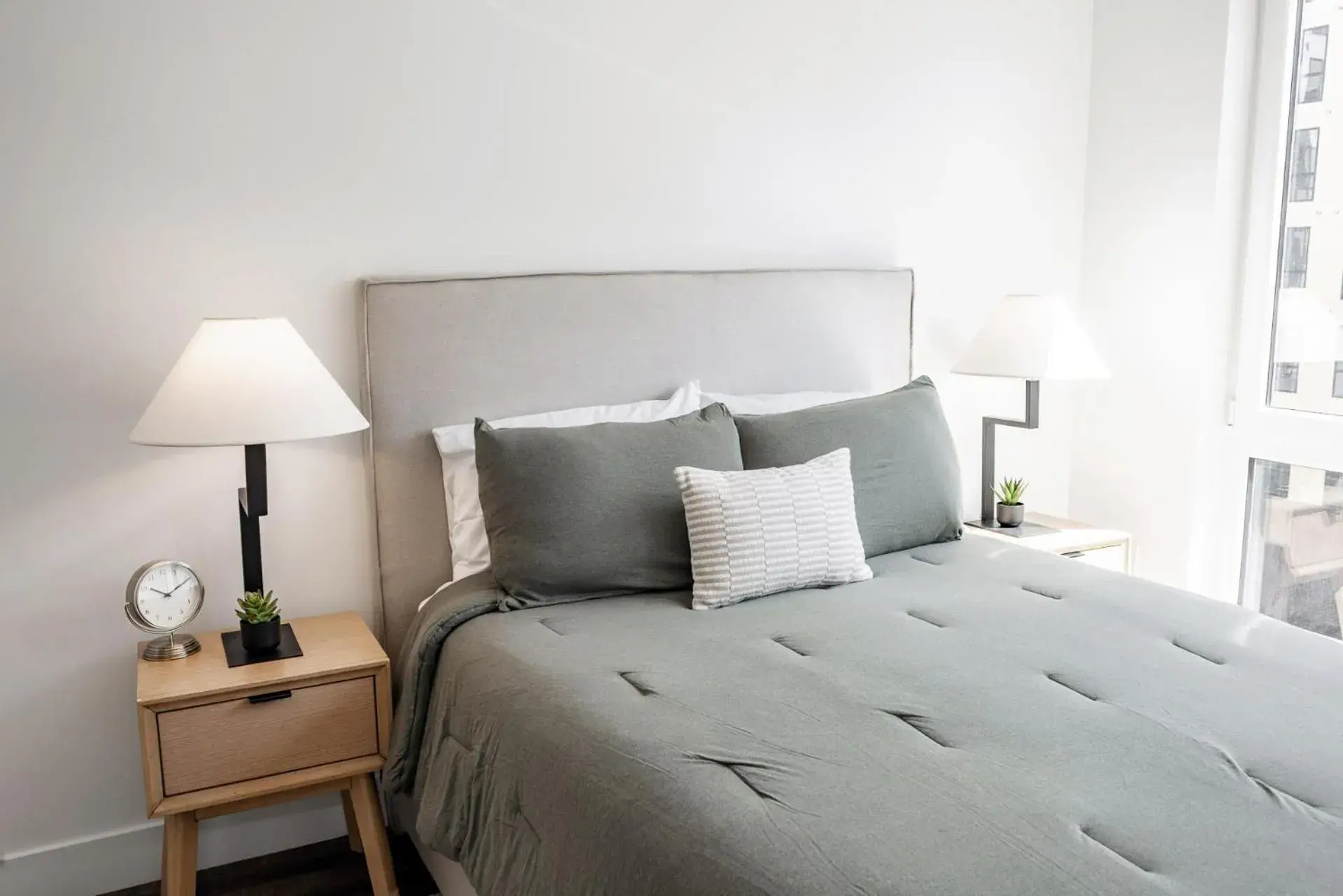 Bed in Anthem House Huntsville MidCity, powered by Placemakr Bed in Anthem House Huntsville MidCity, powered by Placemakr