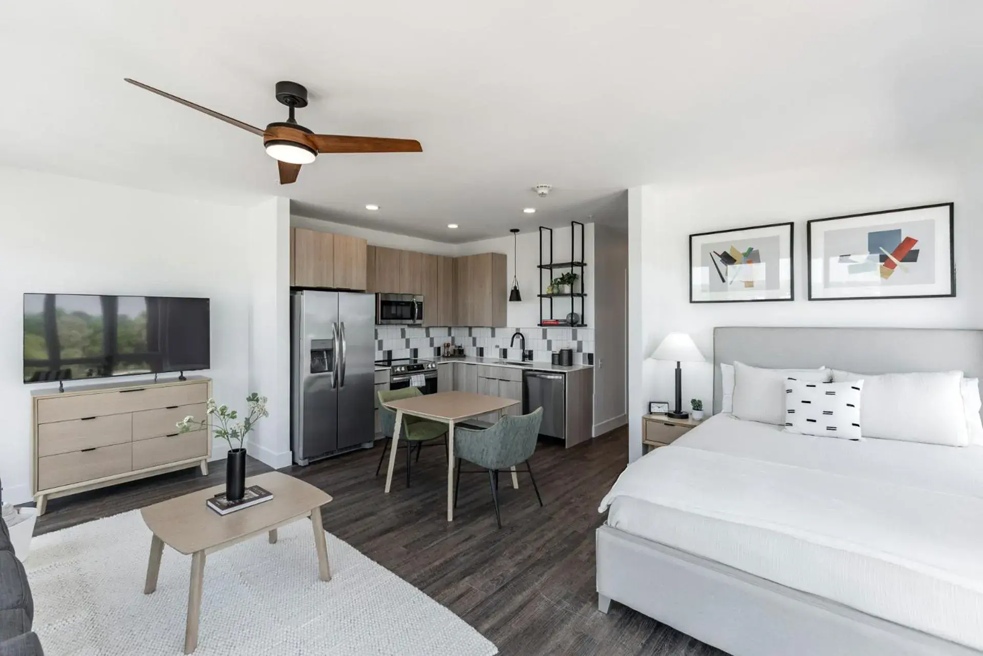 Photo of the whole room, Bed in Anthem House Huntsville MidCity, powered by Placemakr Photo of the whole room, Bed in Anthem House Huntsville MidCity, powered by Placemakr