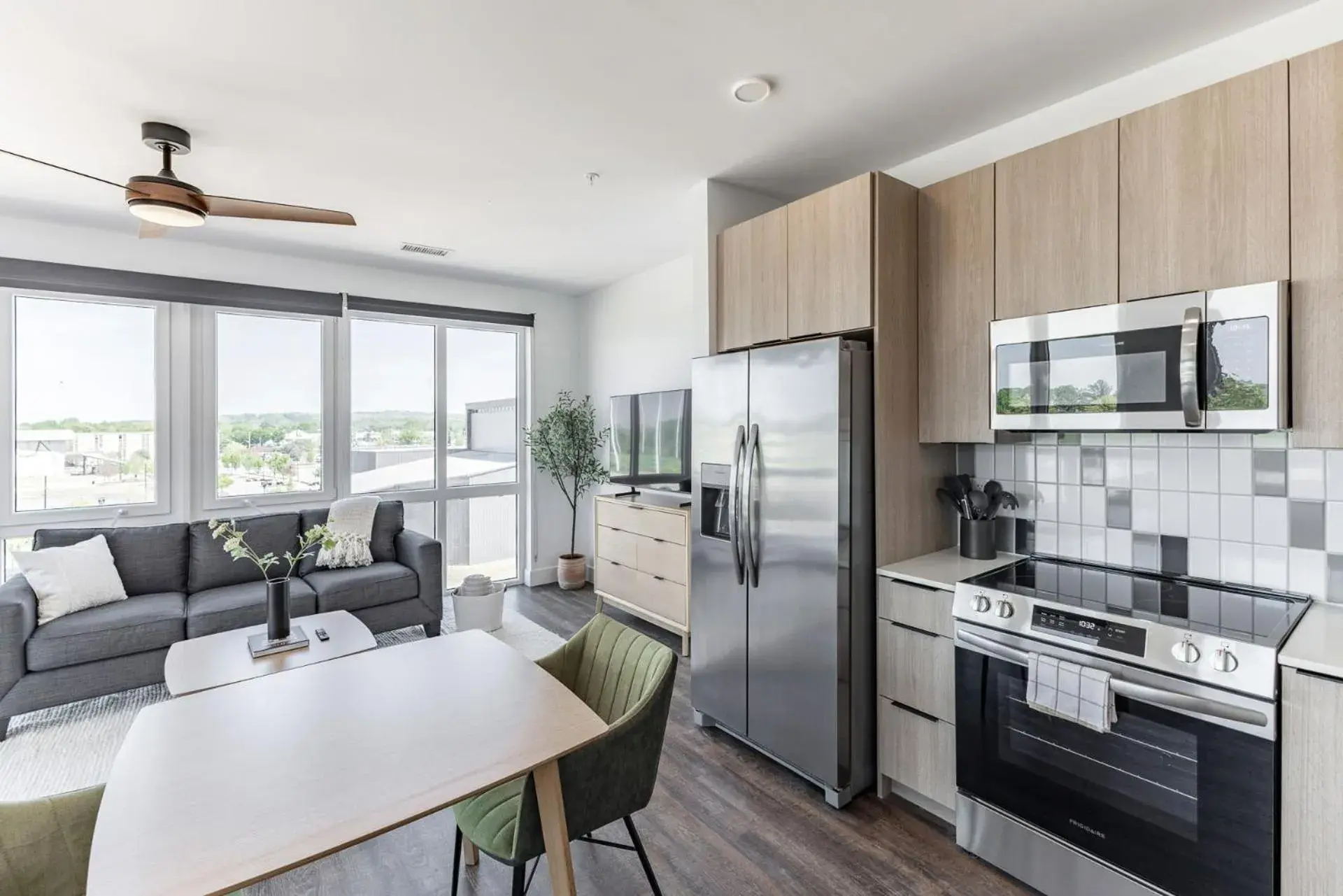 Photo of the whole room in Anthem House Huntsville MidCity, powered by Placemakr Photo of the whole room in Anthem House Huntsville MidCity, powered by Placemakr