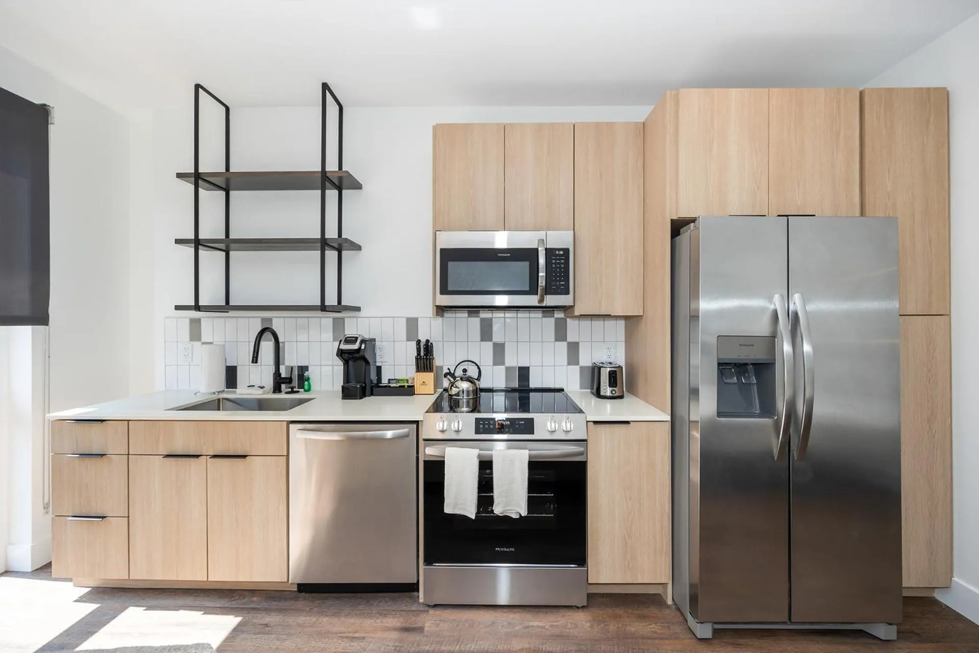 Kitchen or kitchenette in Anthem House Huntsville MidCity, powered by Placemakr