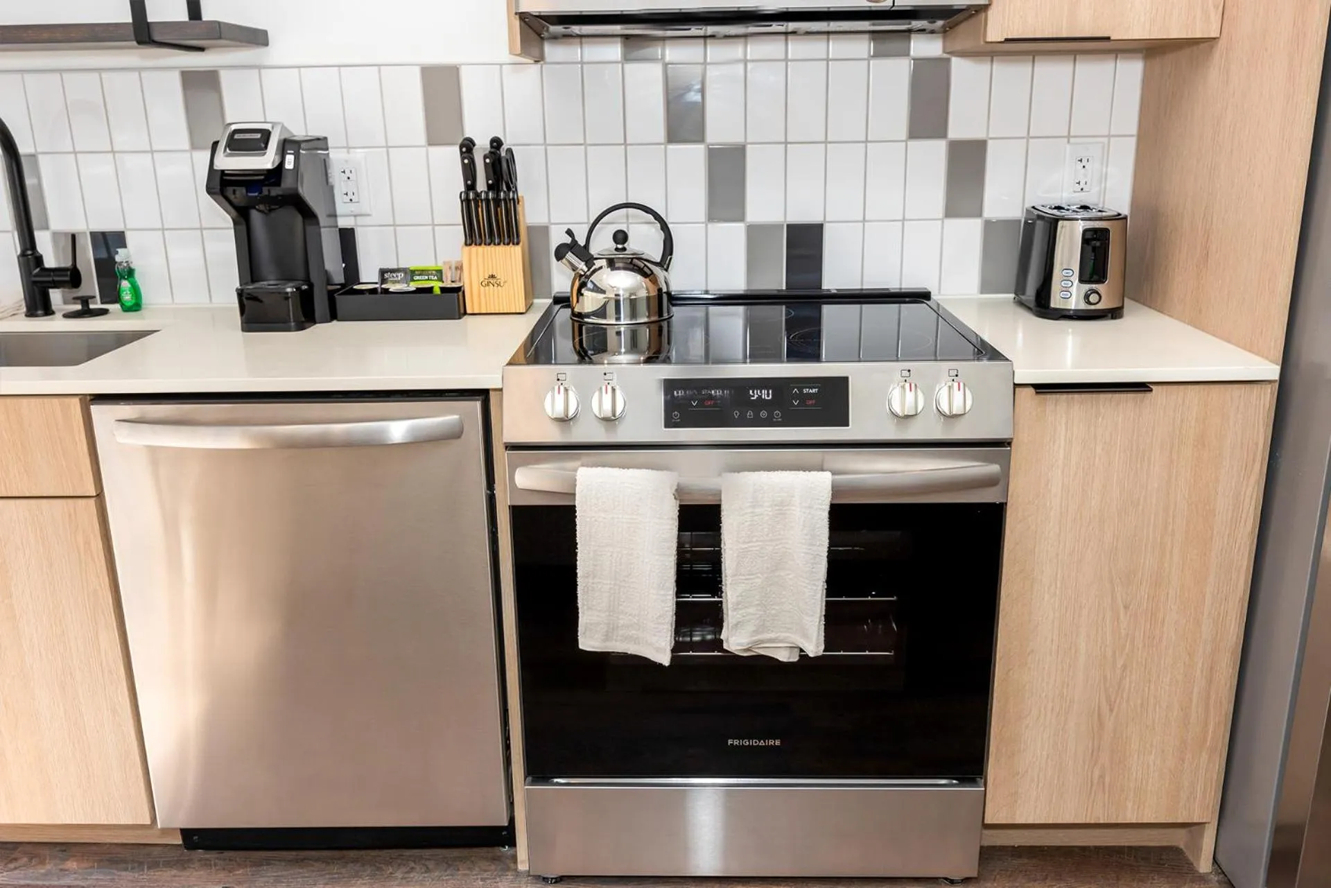 Kitchen or kitchenette in Anthem House Huntsville MidCity, powered by Placemakr