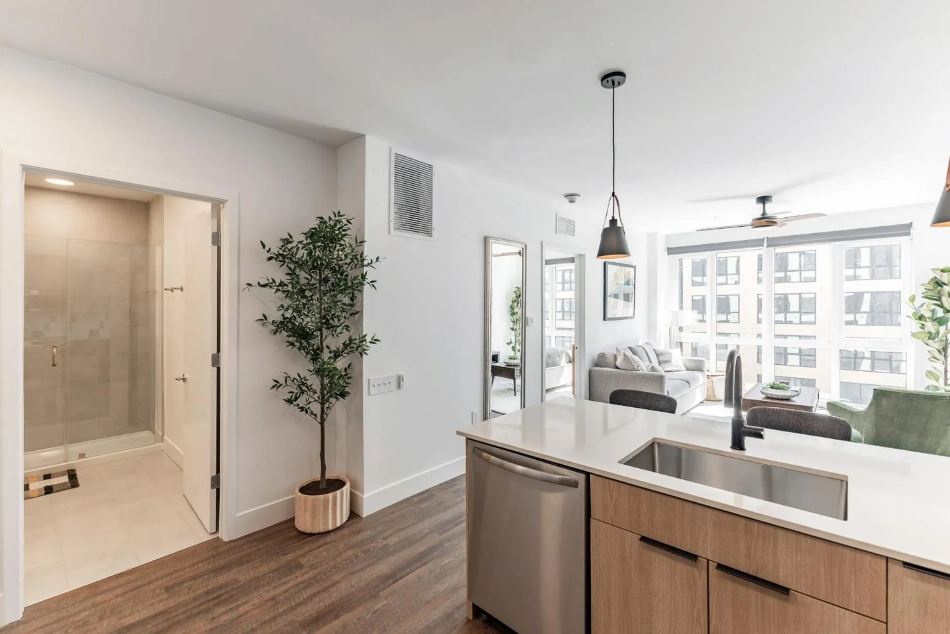 Photo of the whole room in Anthem House Huntsville MidCity, powered by Placemakr