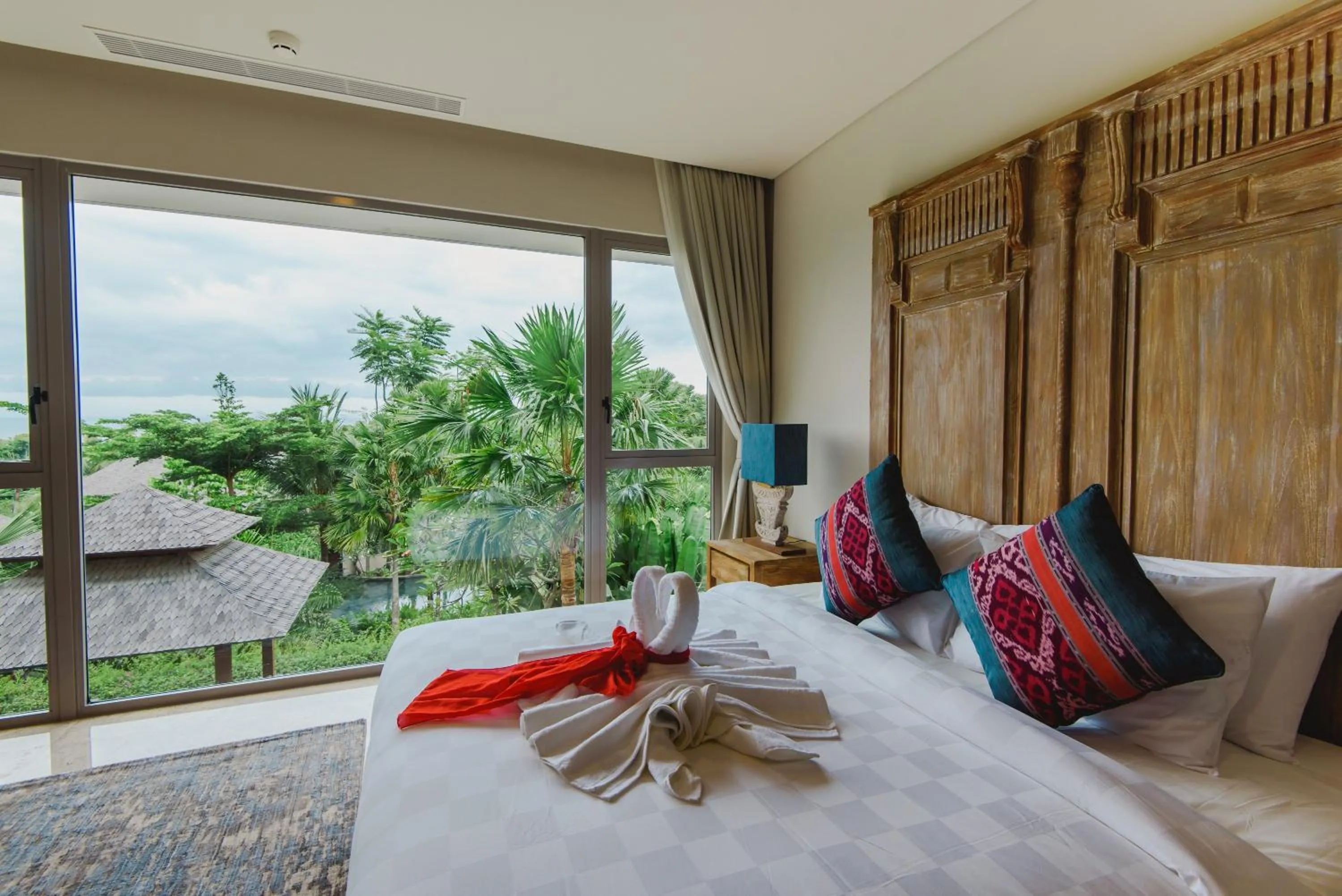 Balcony/Terrace, Bed in Luxury Apartment at AYANA Residences