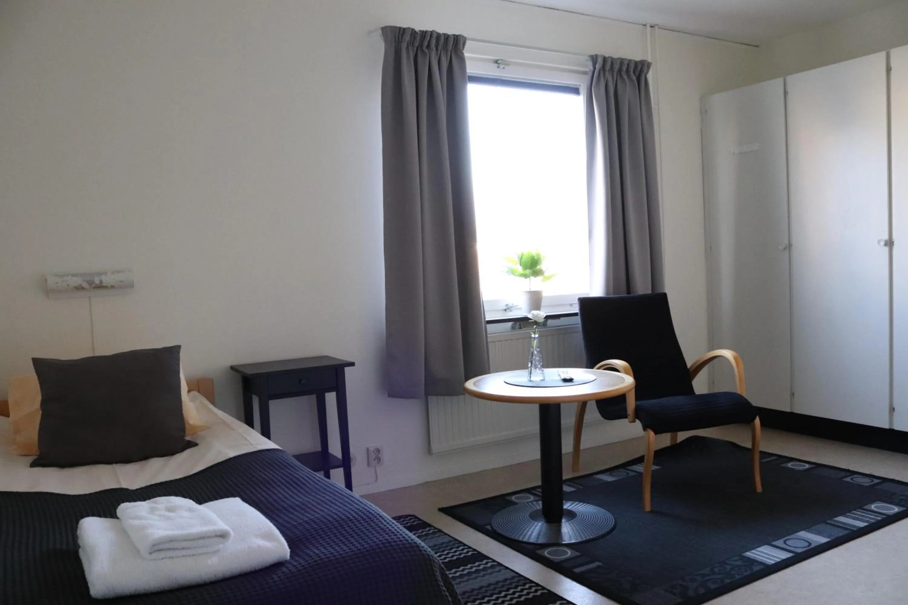 Bed in RS Lägenhetshotell Skövde