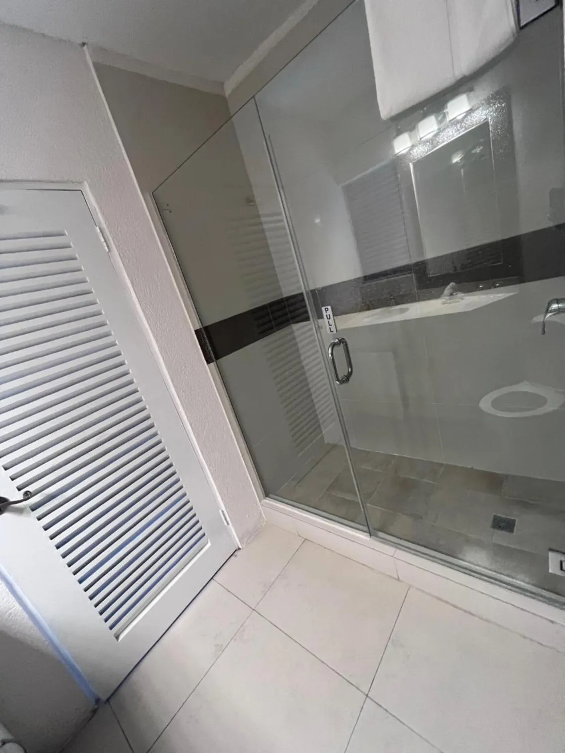 Bathroom in Hôtel Le Roy