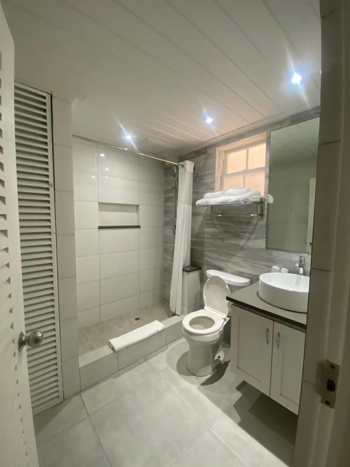 Bathroom in Hôtel Le Roy