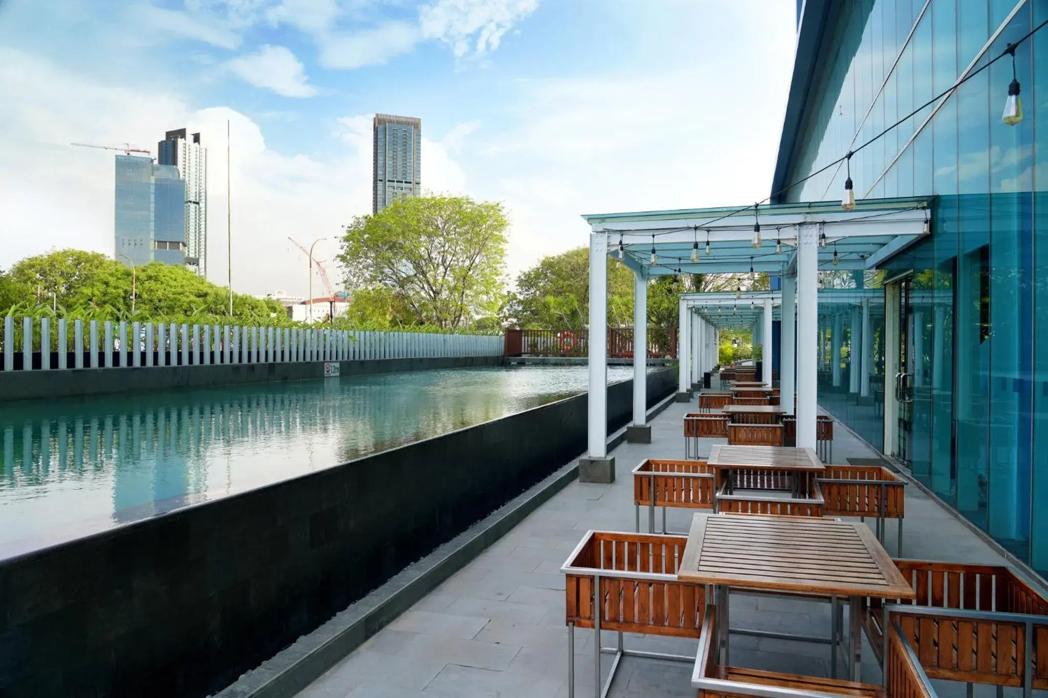 Swimming pool in Holiday Inn Express Jakarta International Expo by IHG Swimming pool in Holiday Inn Express Jakarta International Expo by IHG