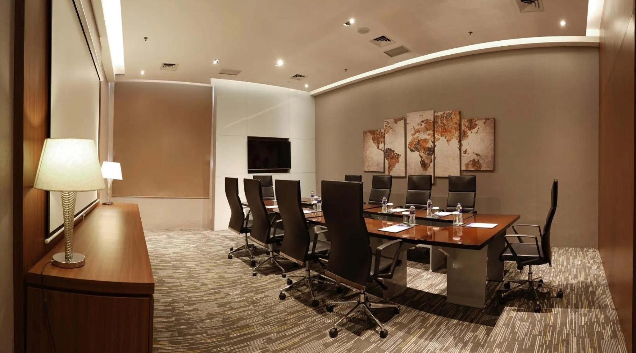 Meeting/conference room in Holiday Inn Express Jakarta International Expo by IHG