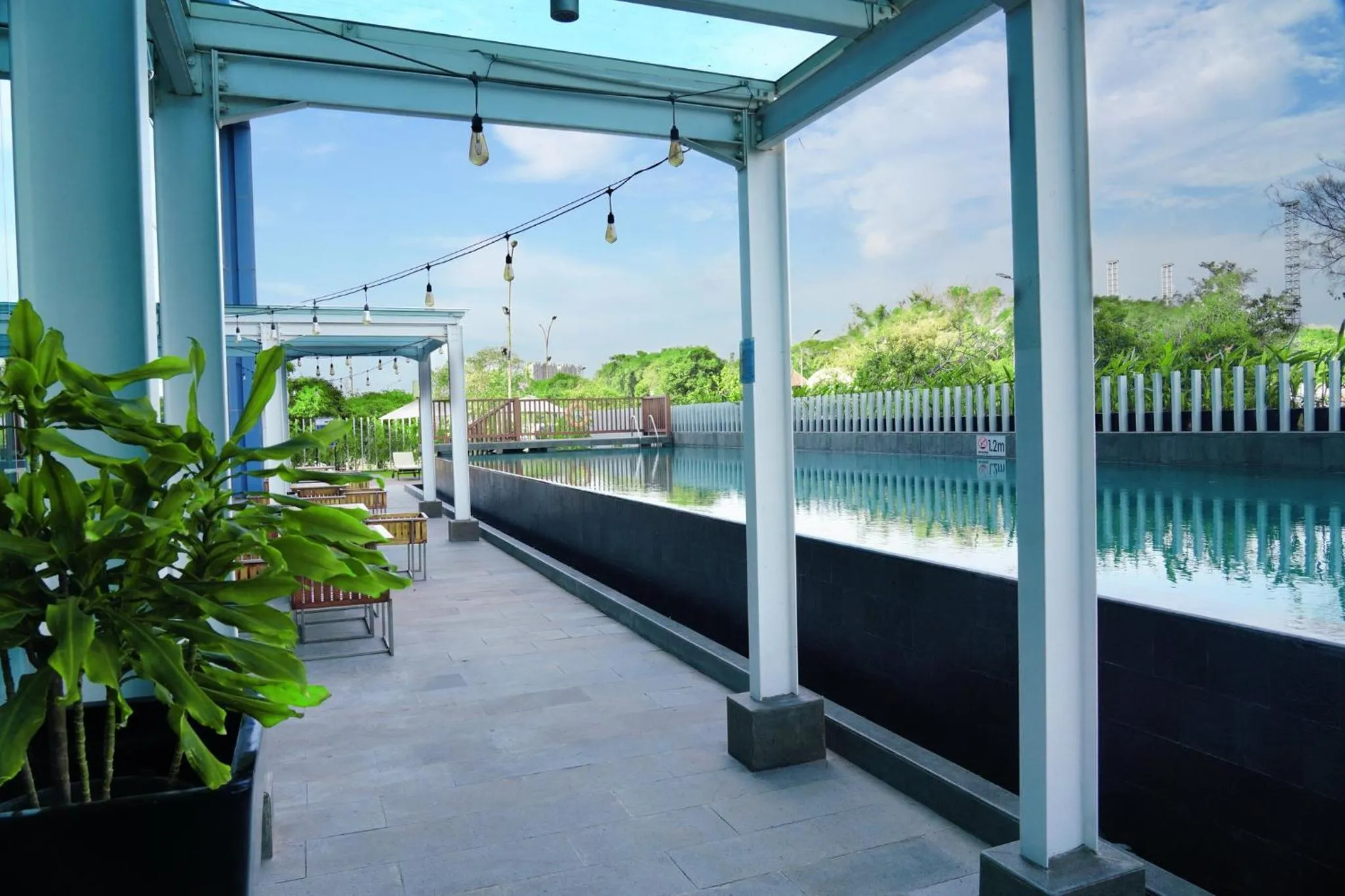 Swimming pool in Holiday Inn Express Jakarta International Expo by IHG