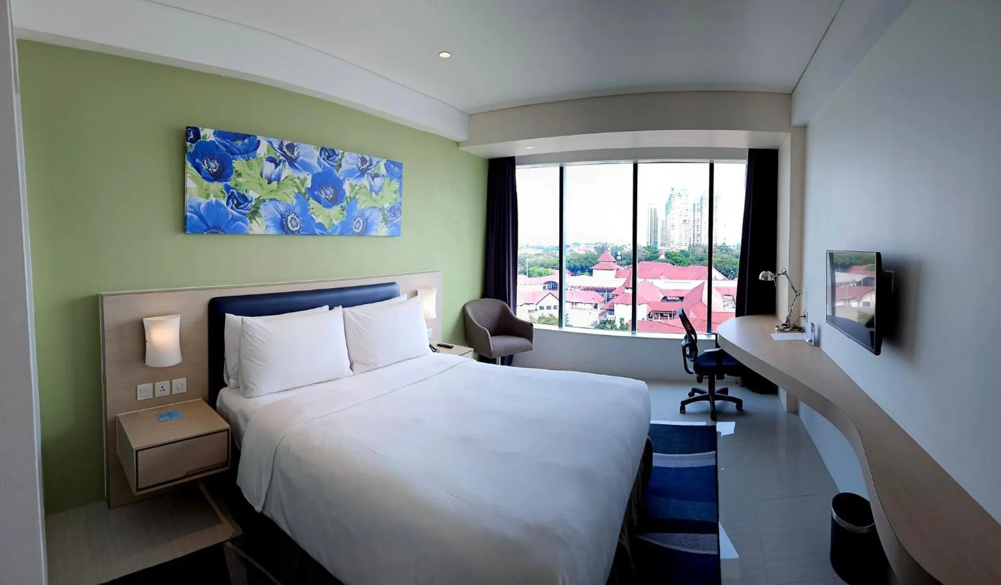 Photo of the whole room, Bed in Holiday Inn Express Jakarta International Expo by IHG