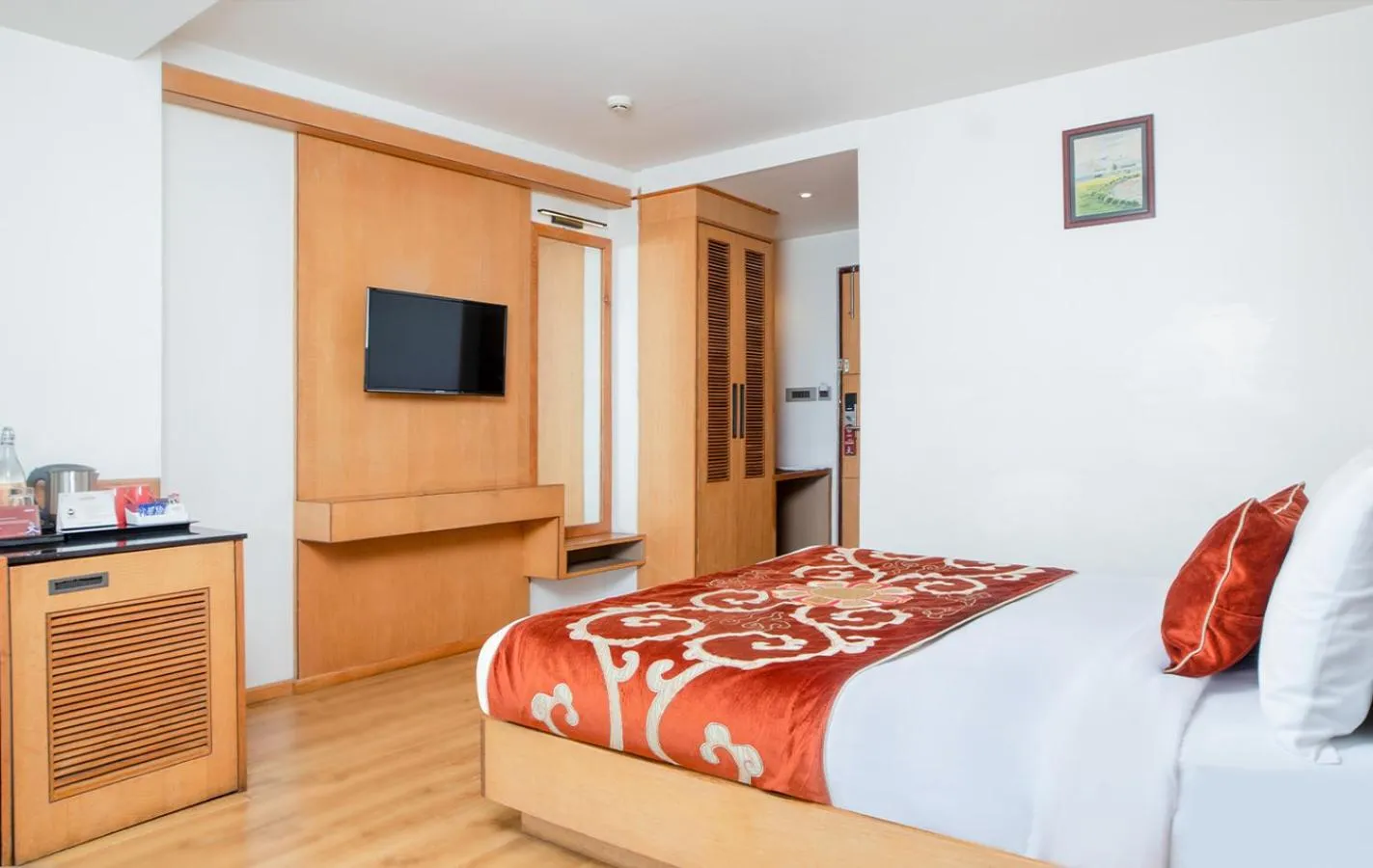 Bed in Summit Swiss Heritage Resort & Spa