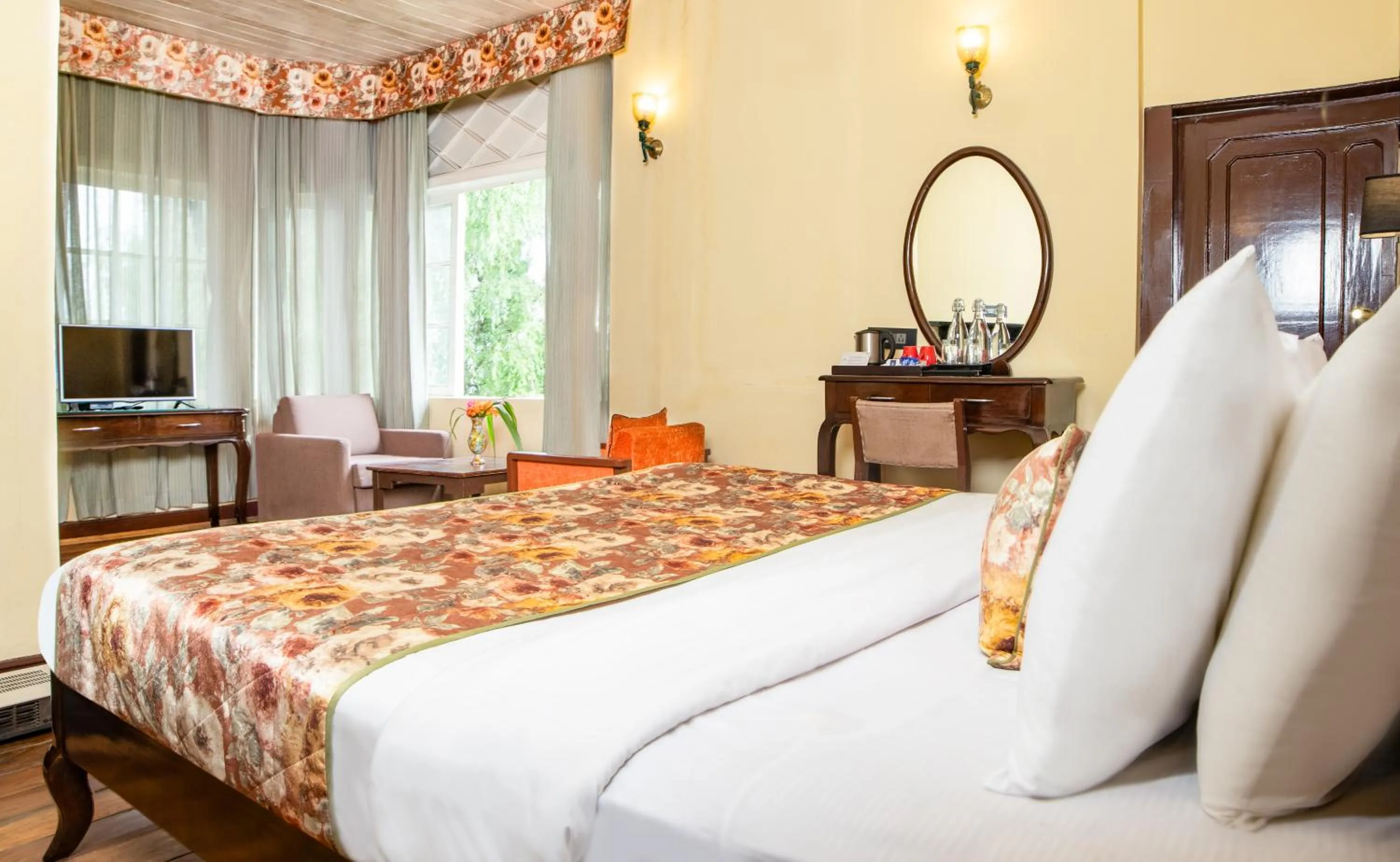 Bed in Summit Swiss Heritage Resort & Spa