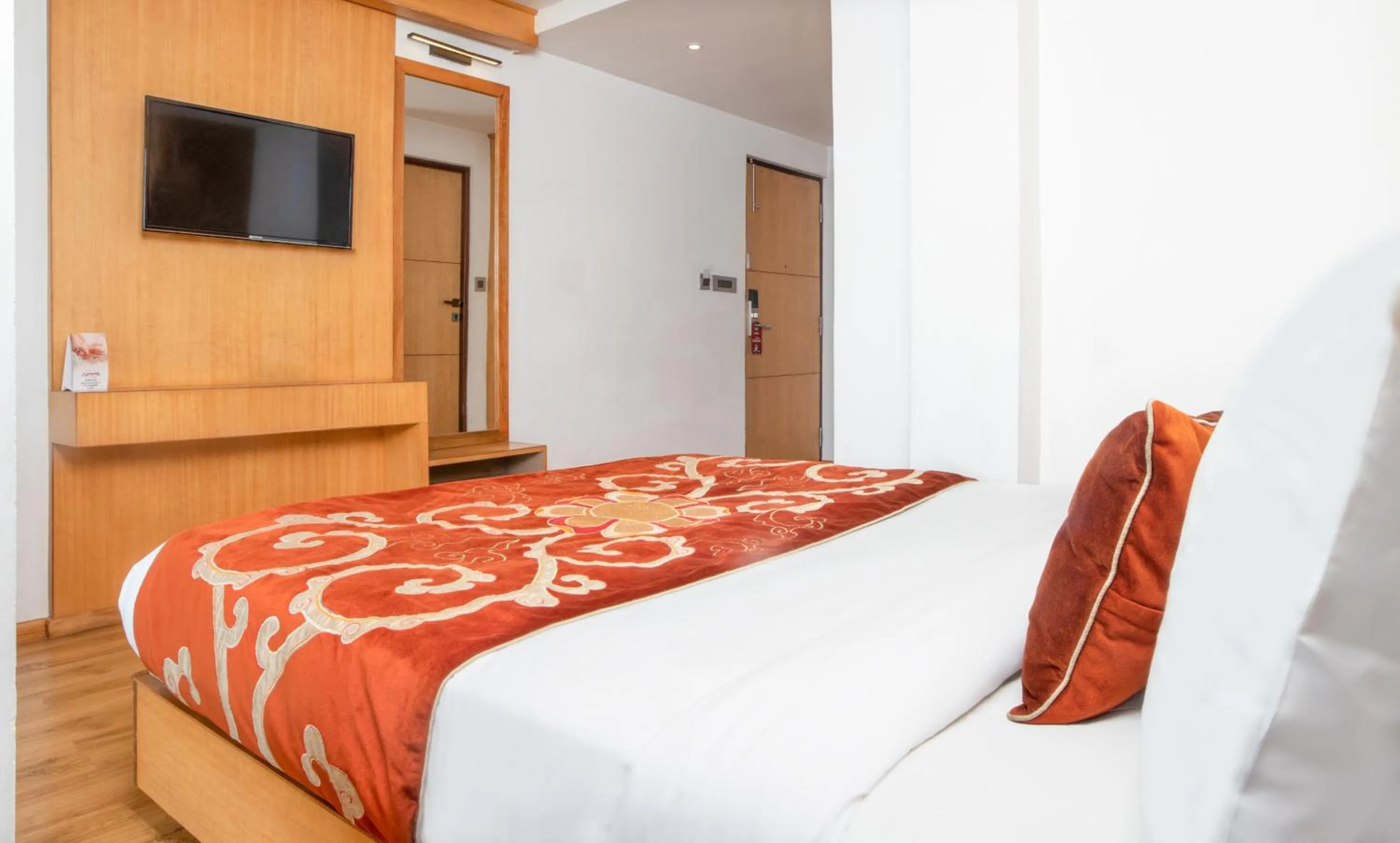 Bed in Summit Swiss Heritage Resort & Spa