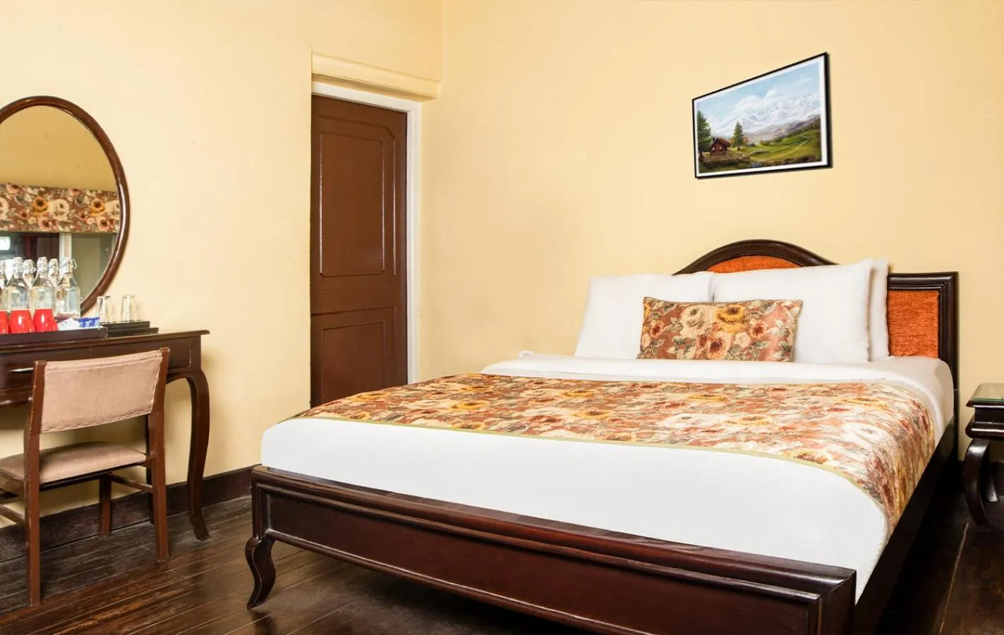 Bed in Summit Swiss Heritage Resort & Spa